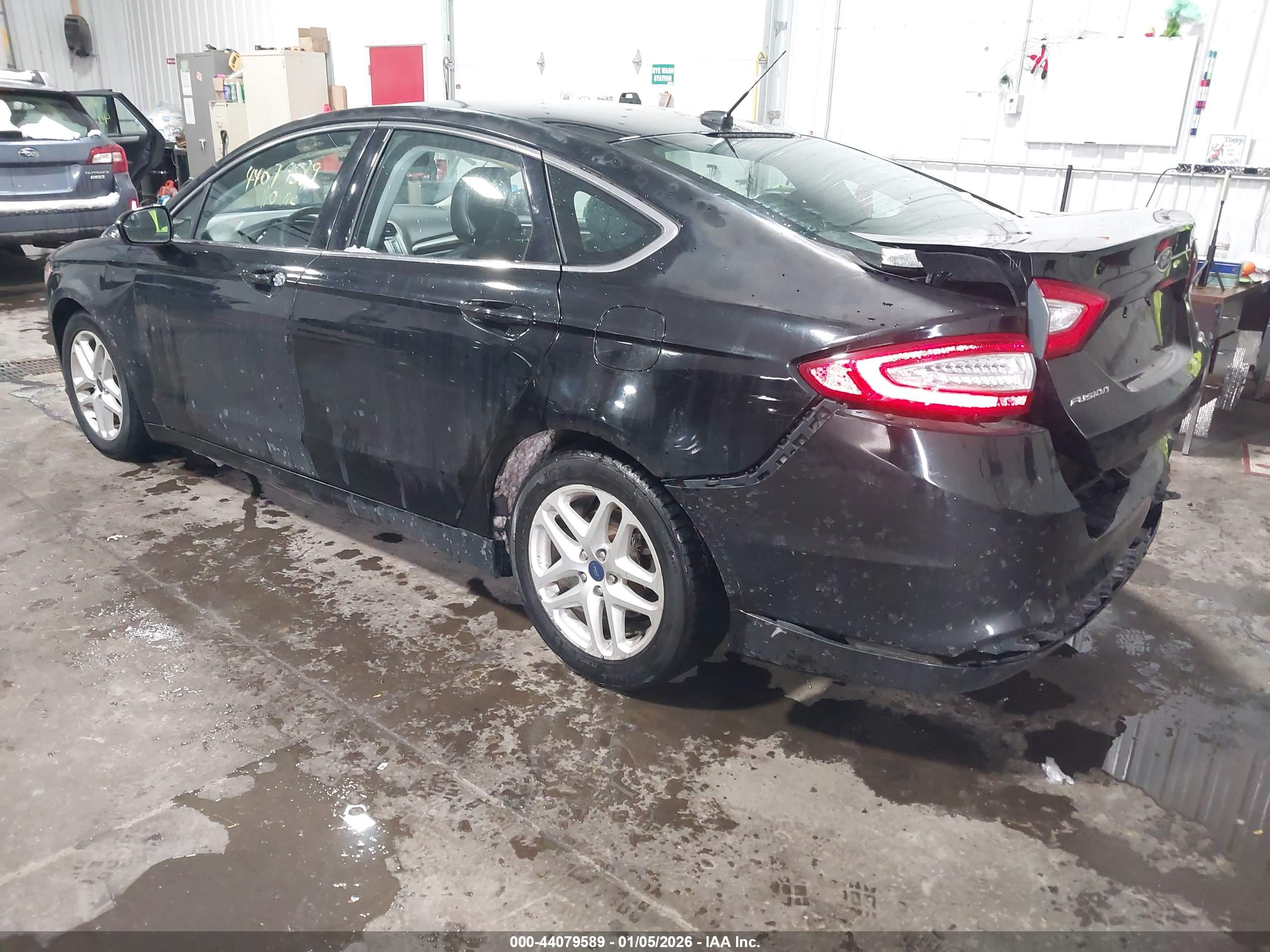 FORD FUSION image 3
