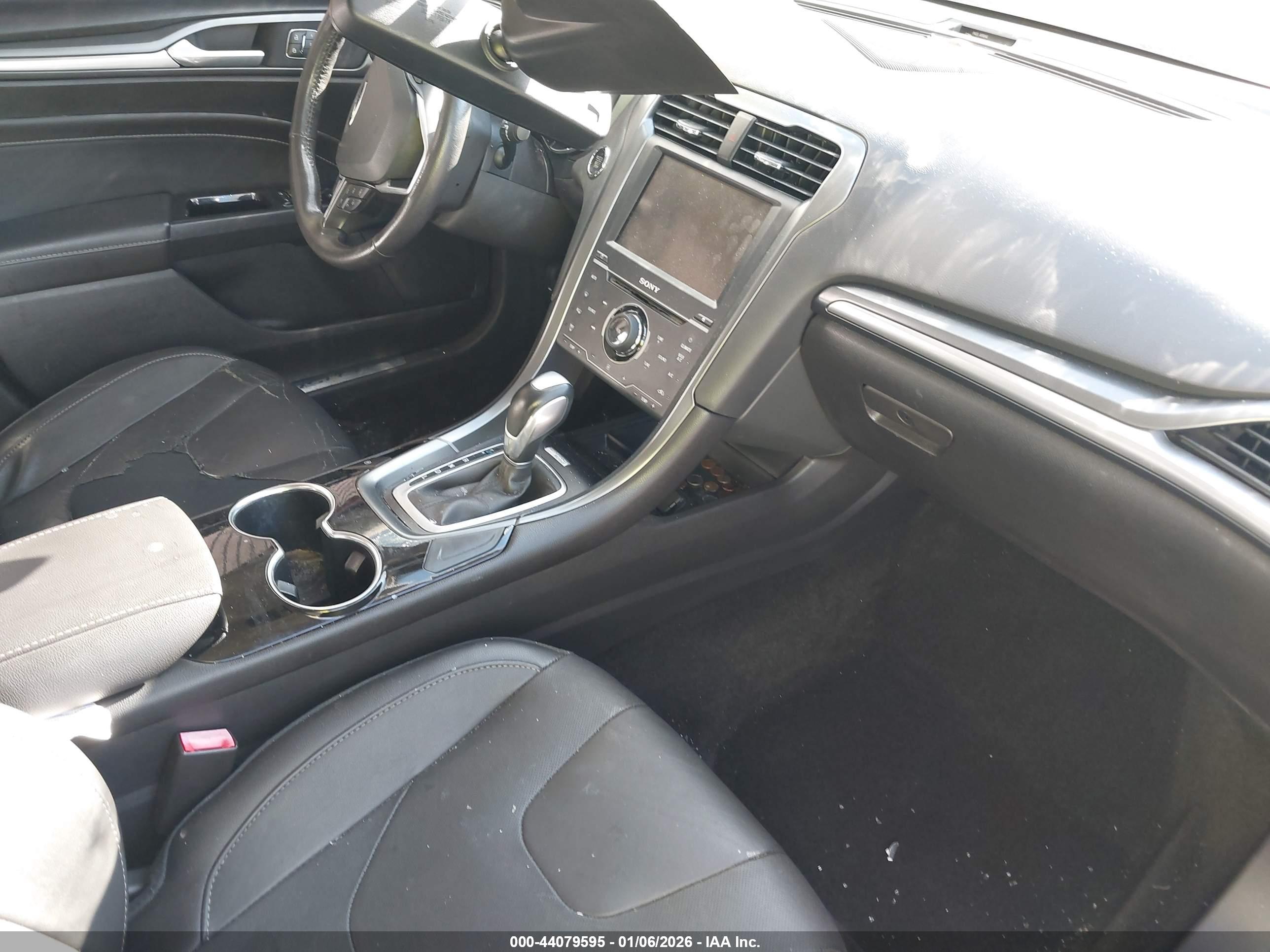 FORD FUSION image 5