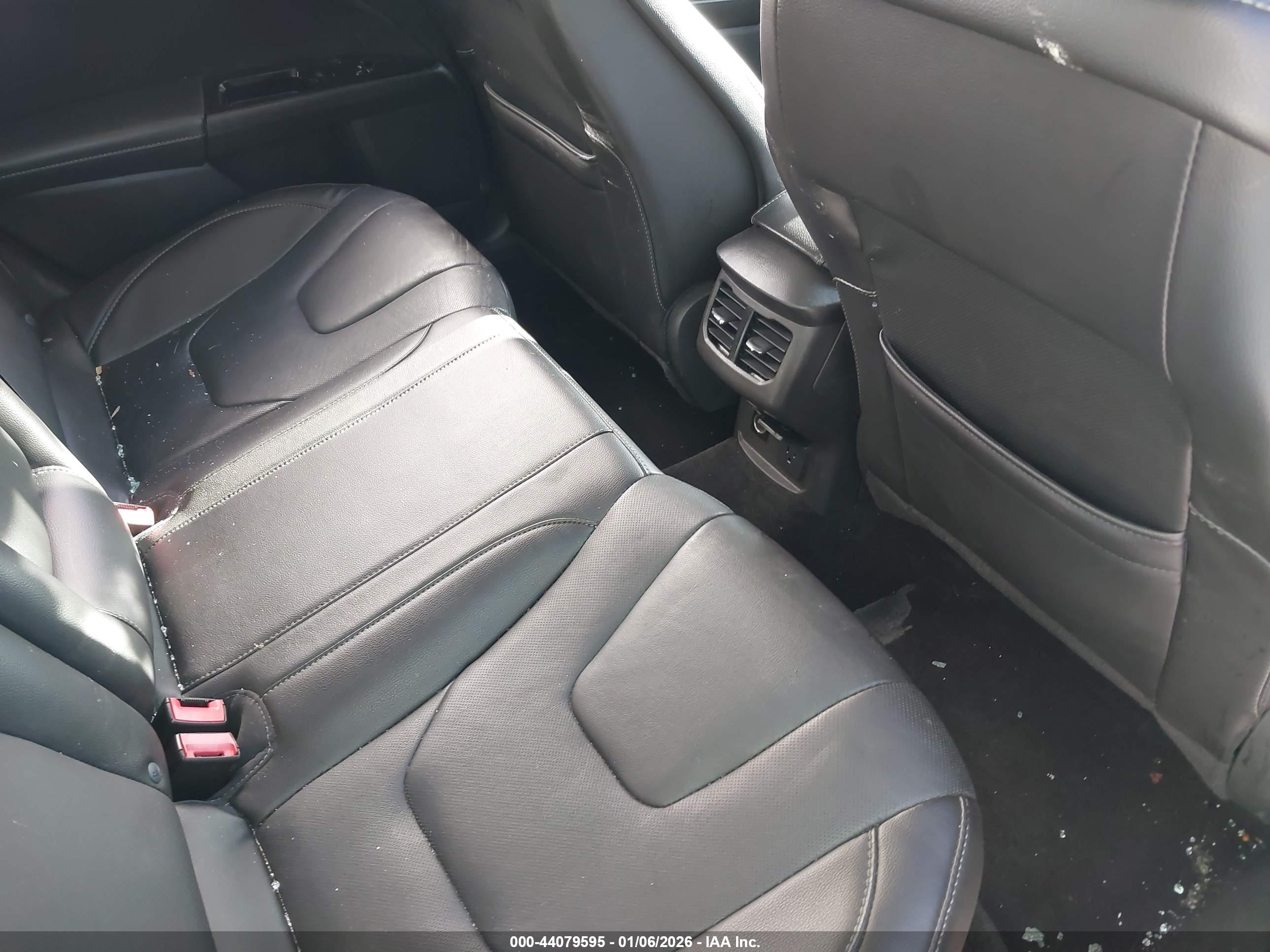 FORD FUSION image 8