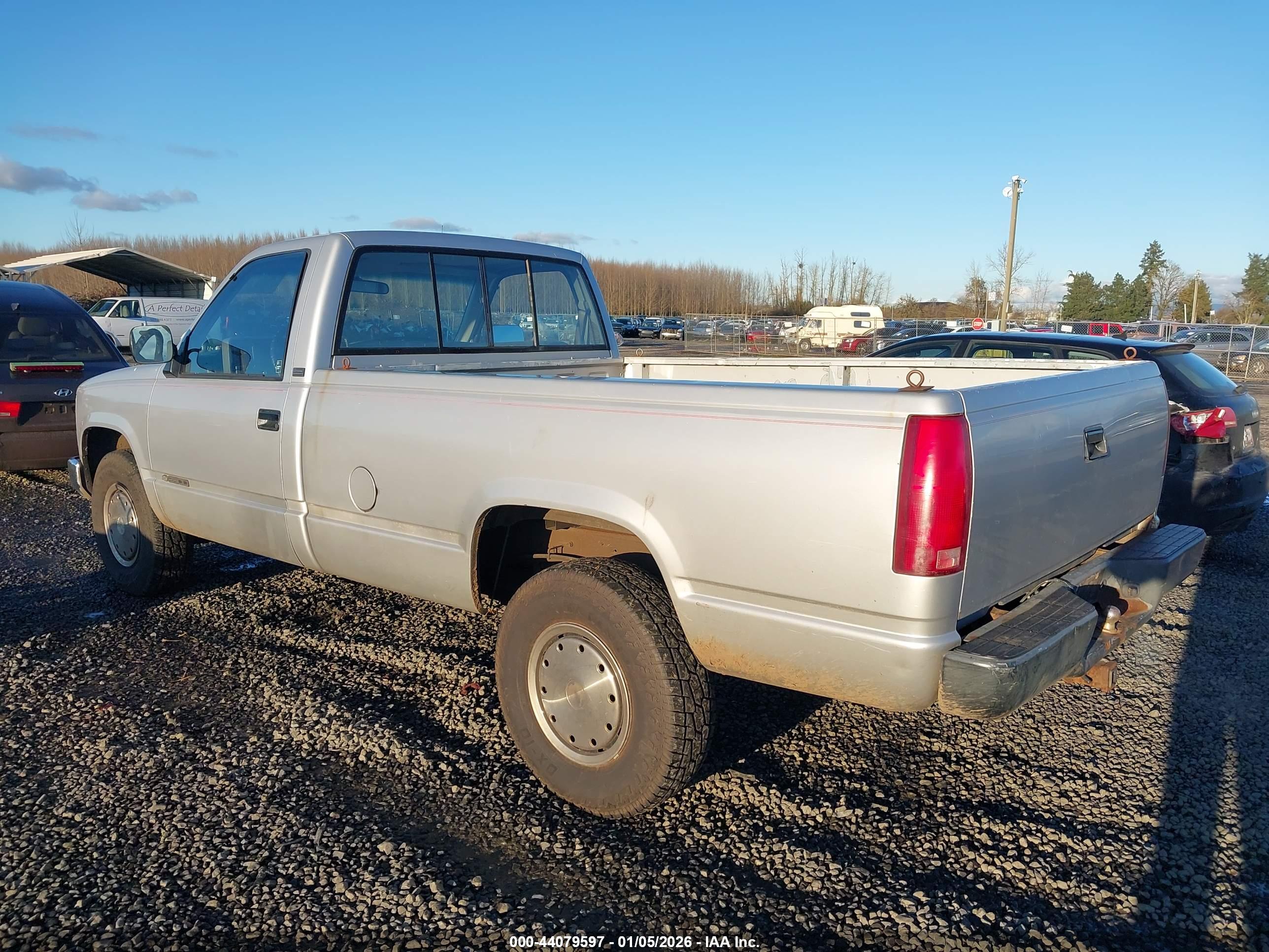 CHEVROLET GMT-400 image 3