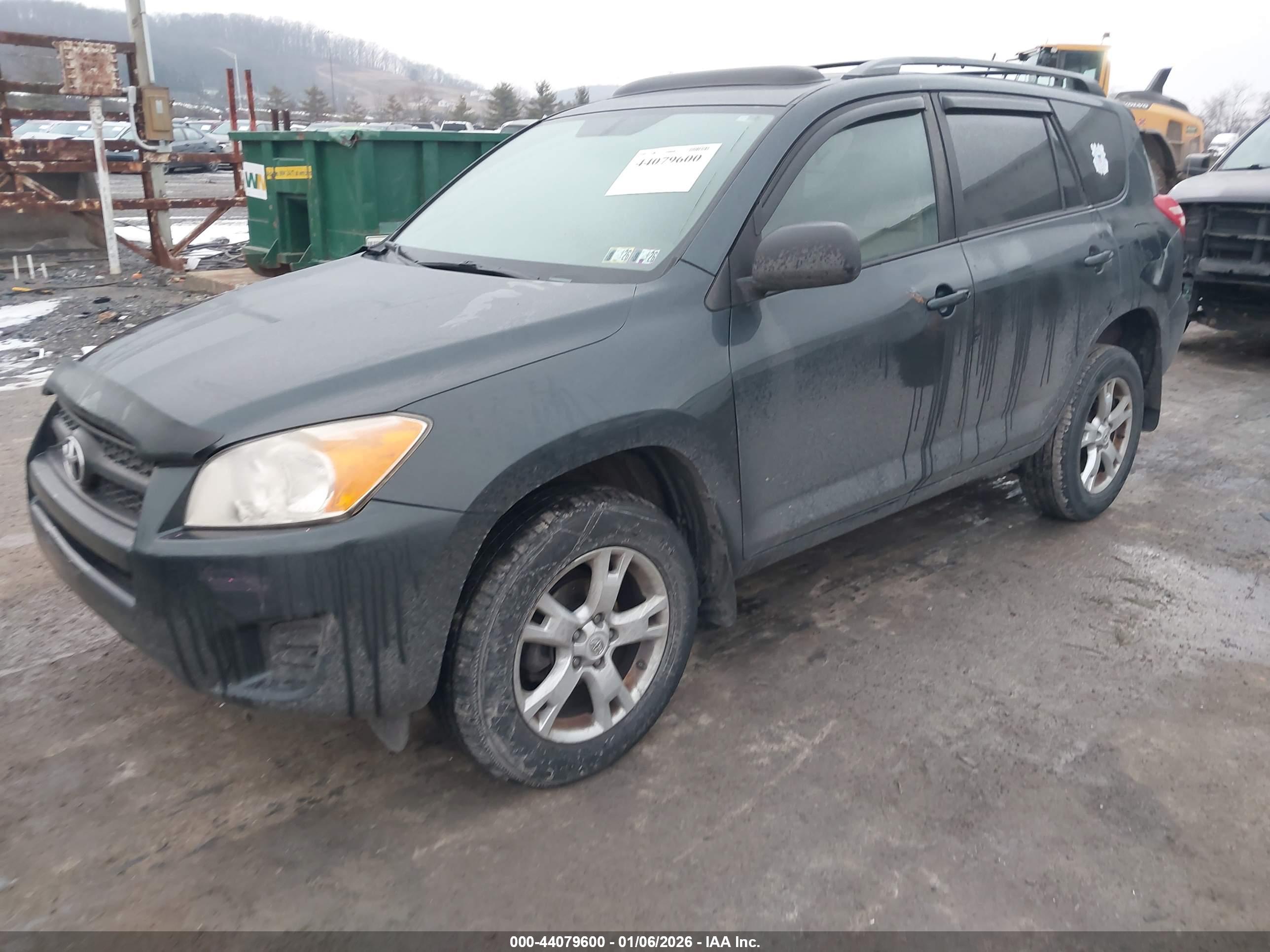 TOYOTA RAV4 image 2