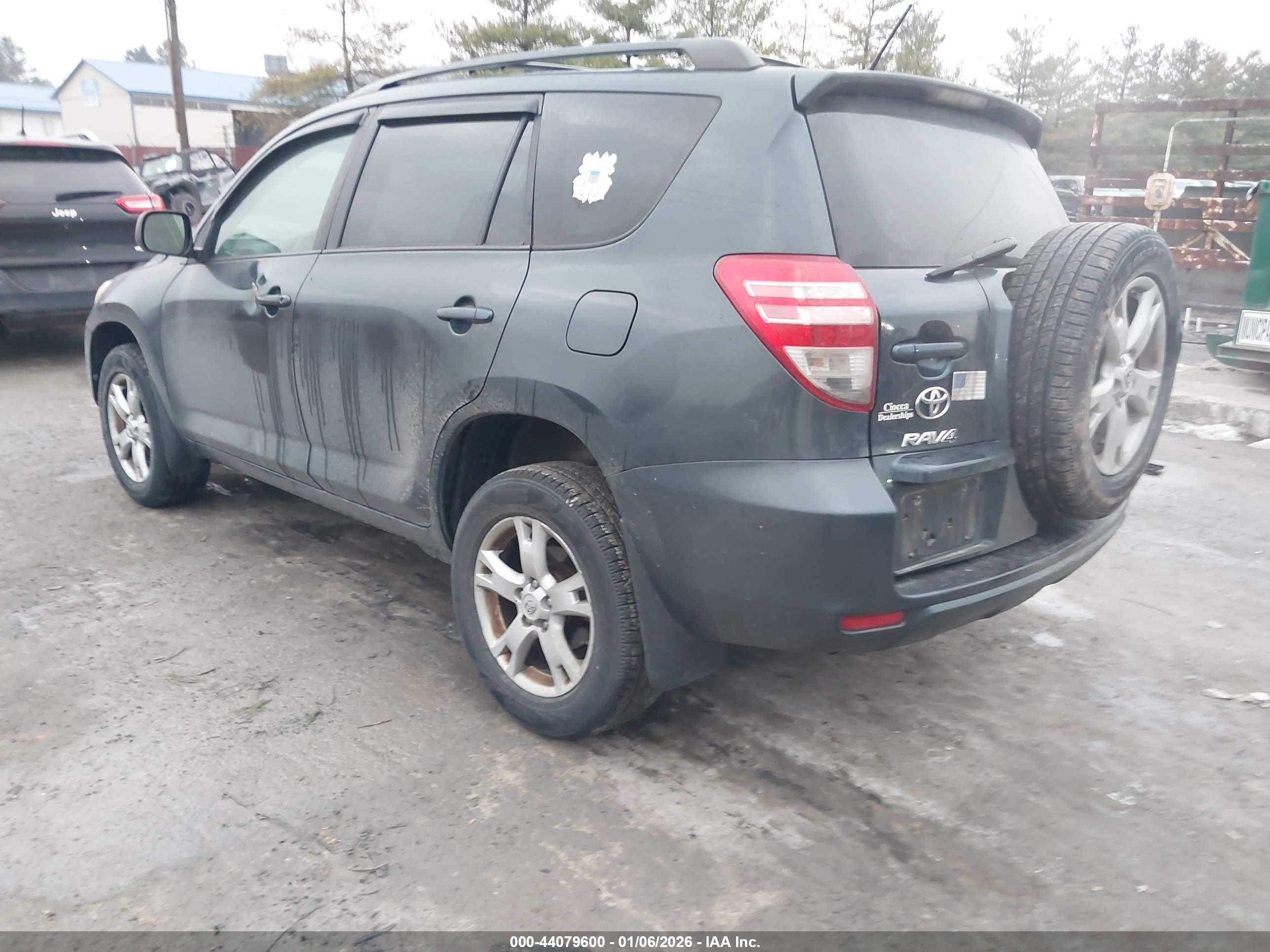 TOYOTA RAV4 image 3
