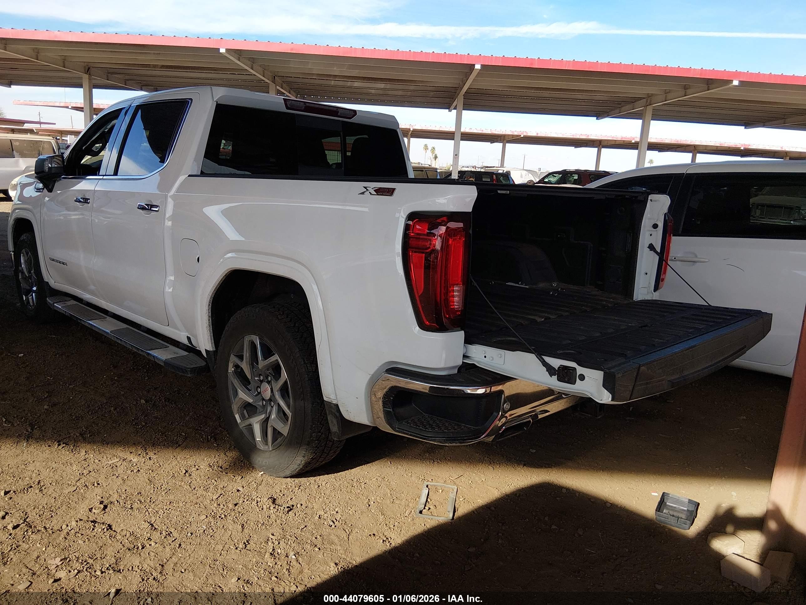 GMC SIERRA image 3