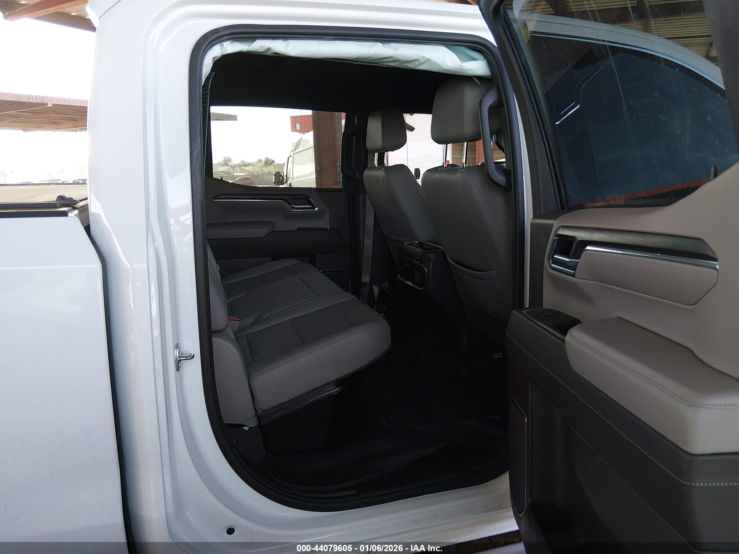 GMC SIERRA image 8