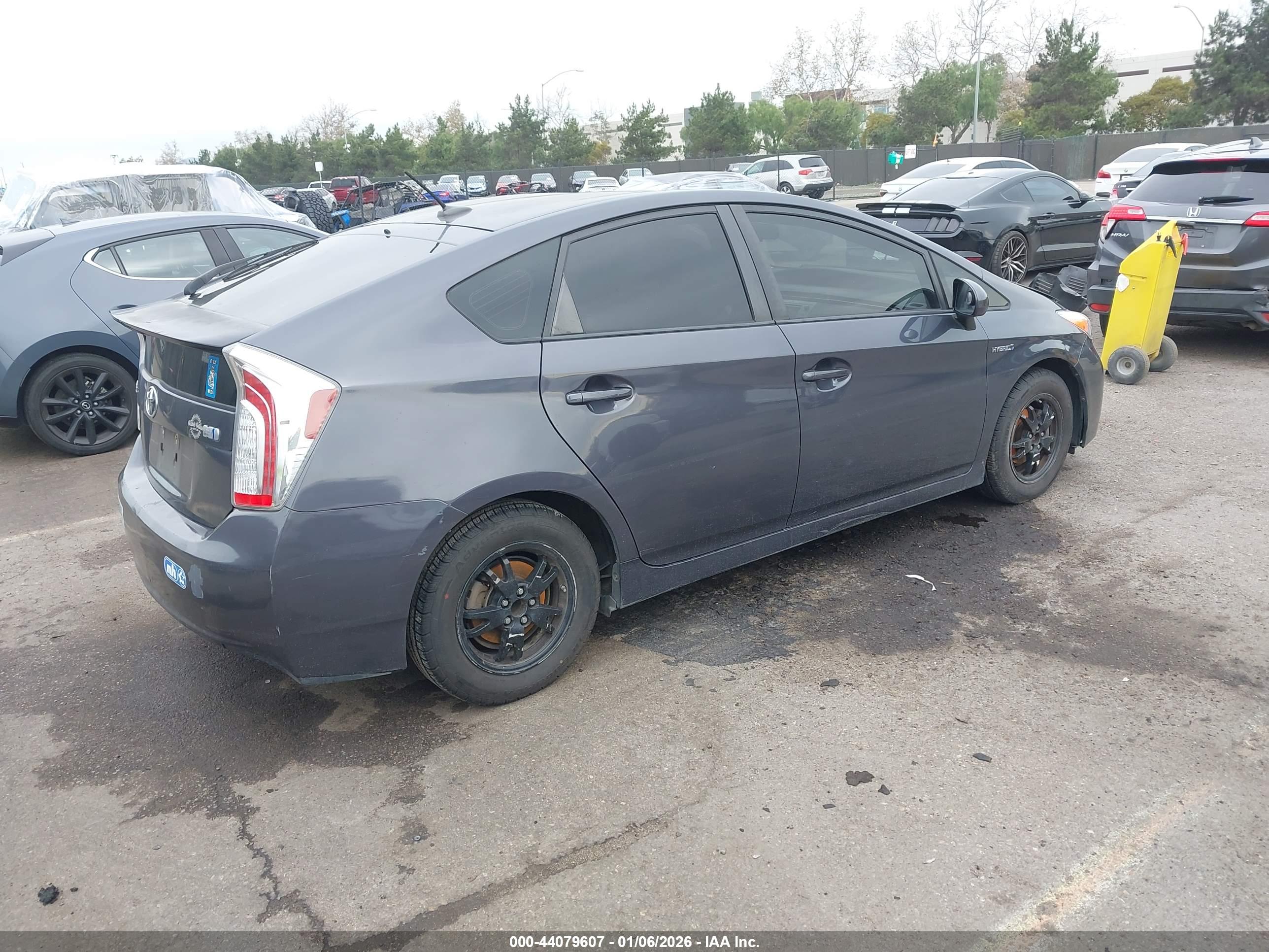 TOYOTA PRIUS image 4