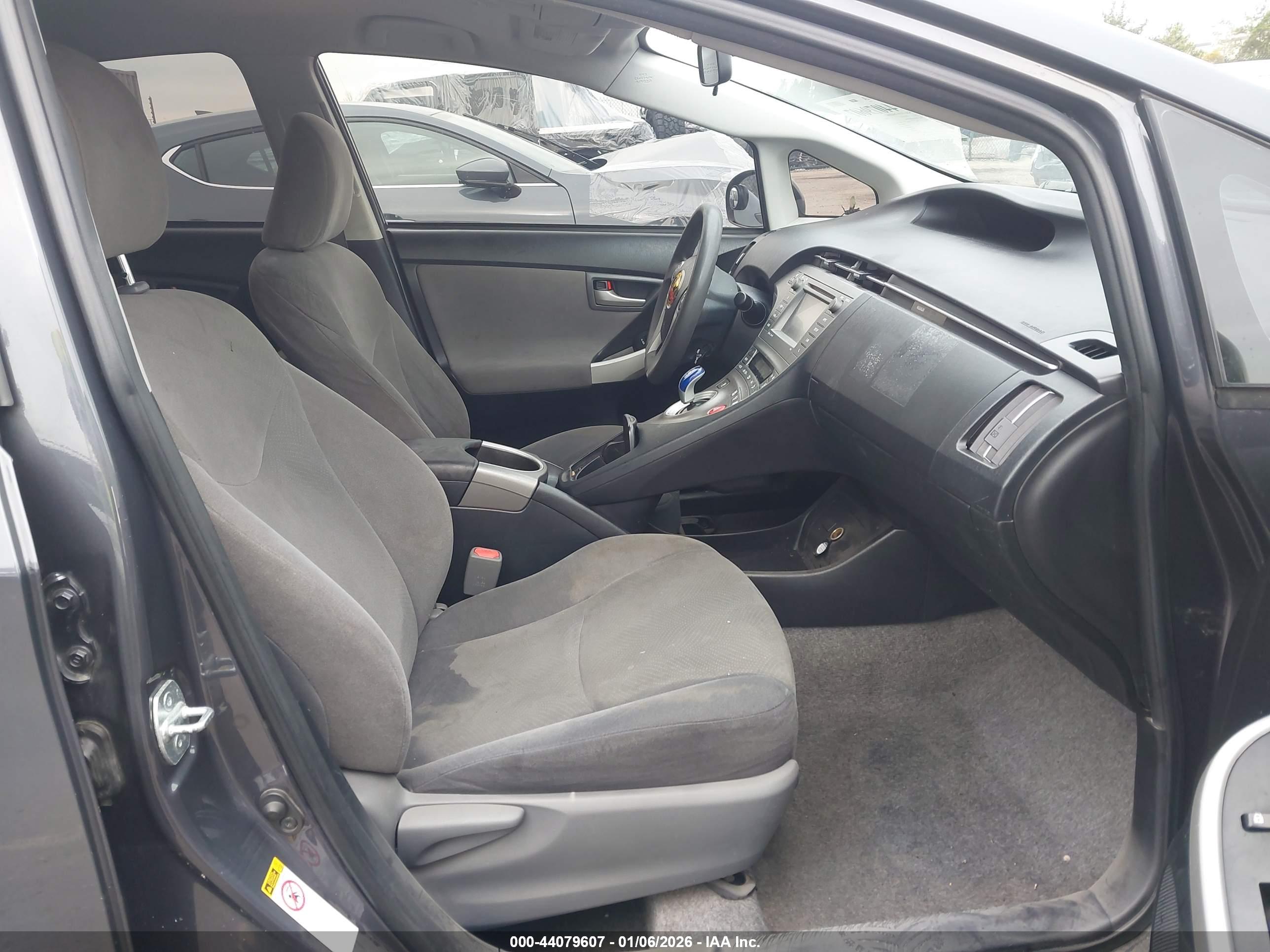 TOYOTA PRIUS image 5