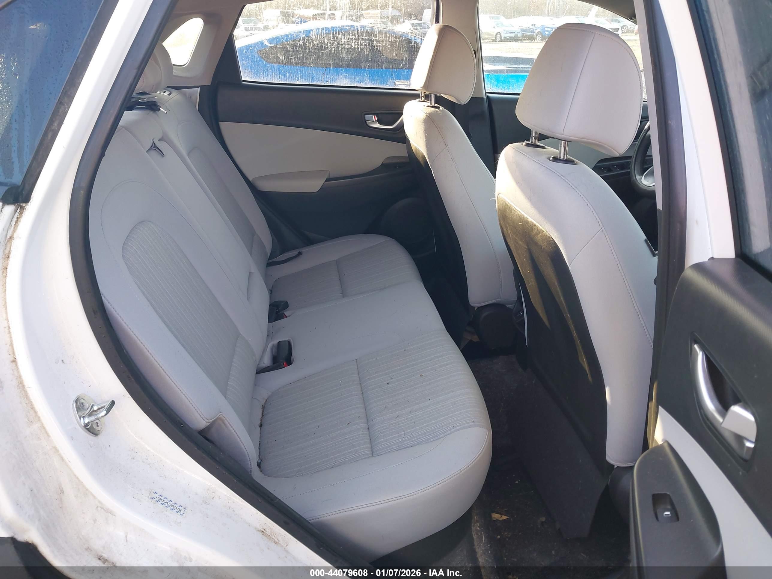 HYUNDAI KONA image 8