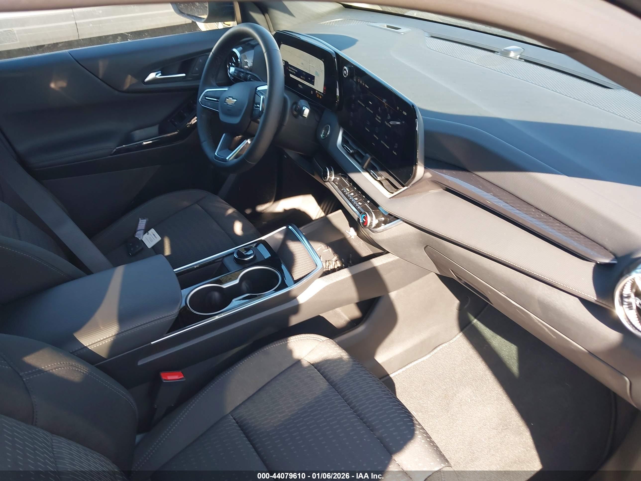 CHEVROLET EQUINOX image 5