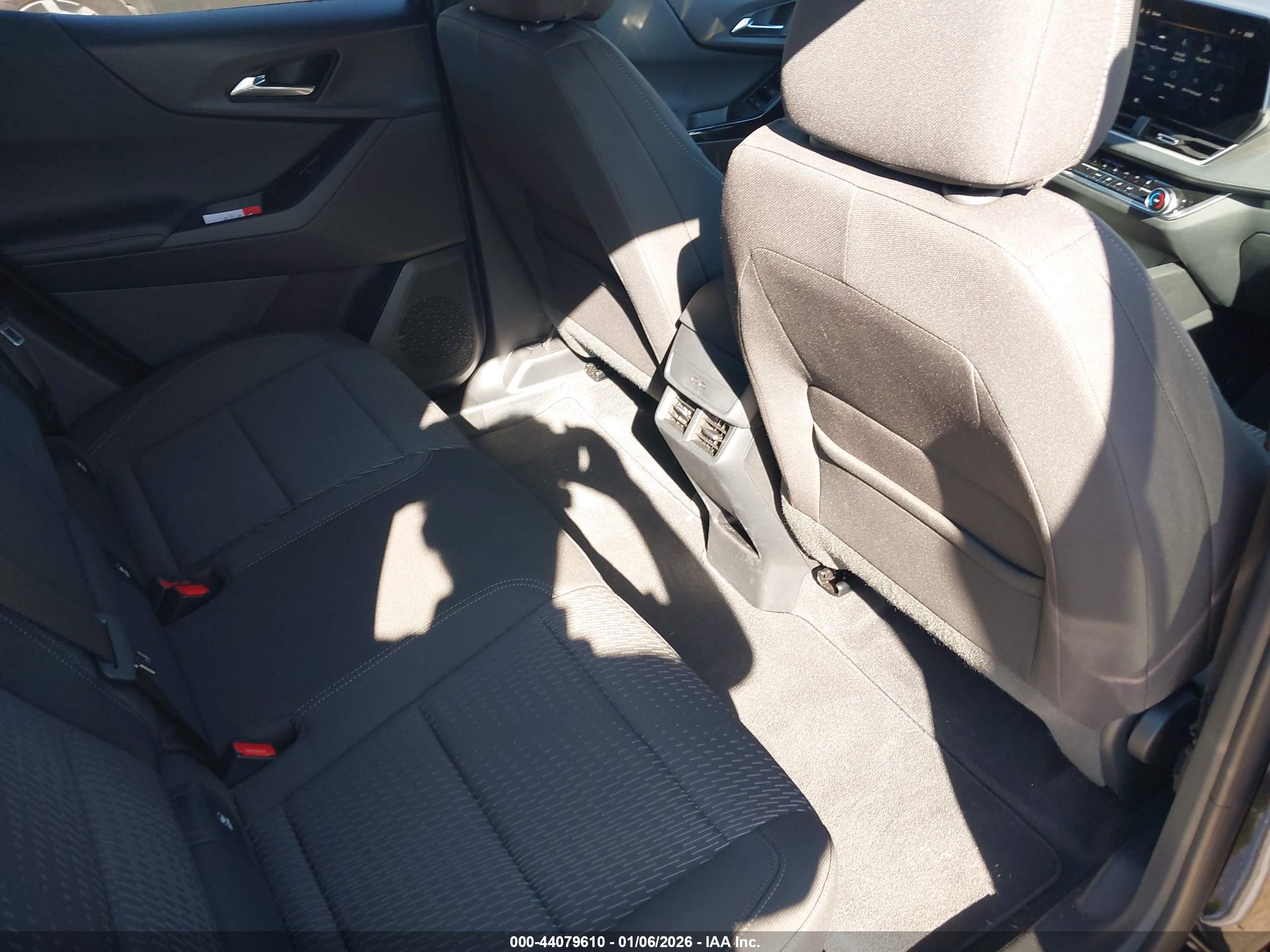 CHEVROLET EQUINOX image 8