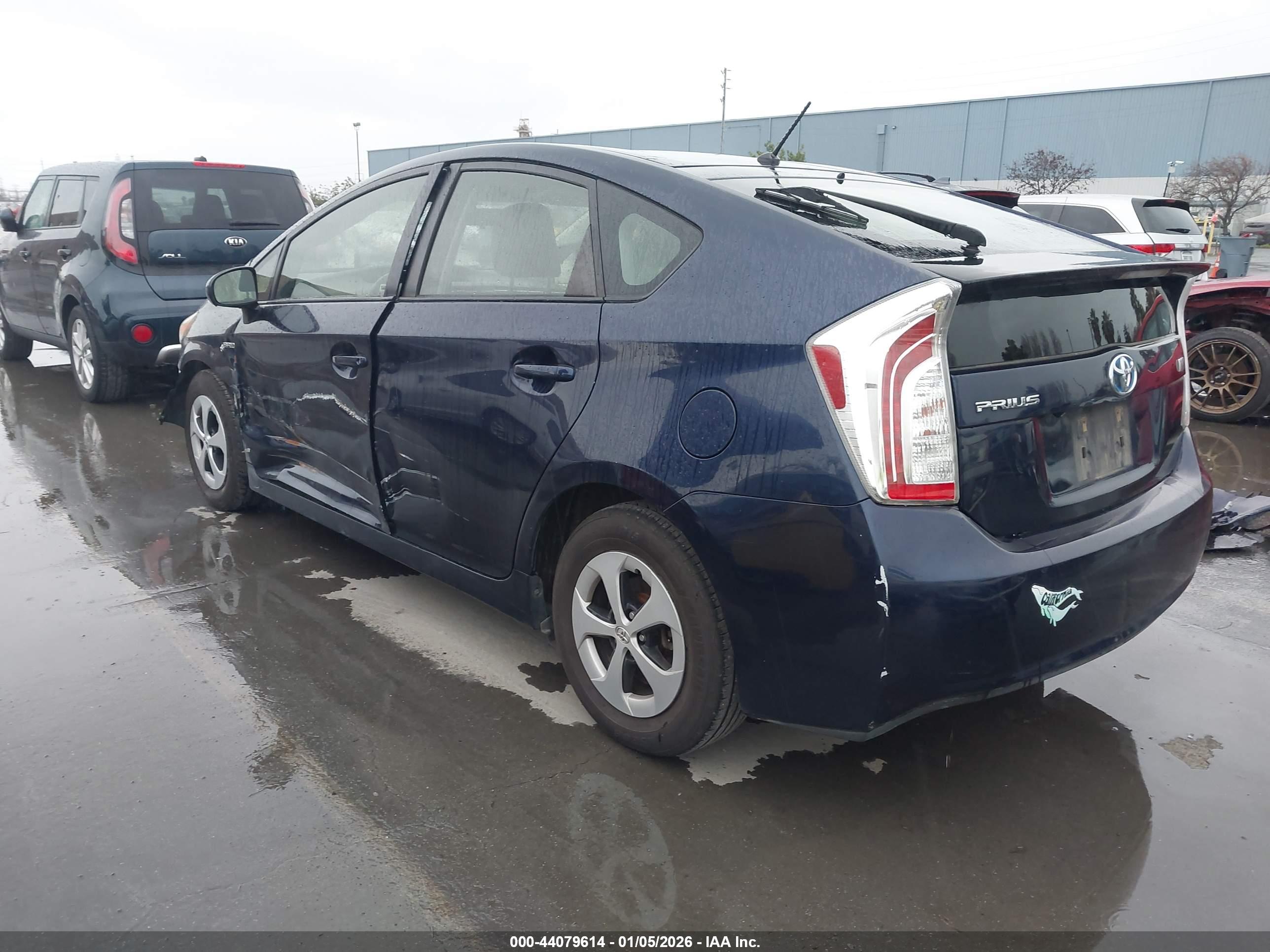 TOYOTA PRIUS image 3