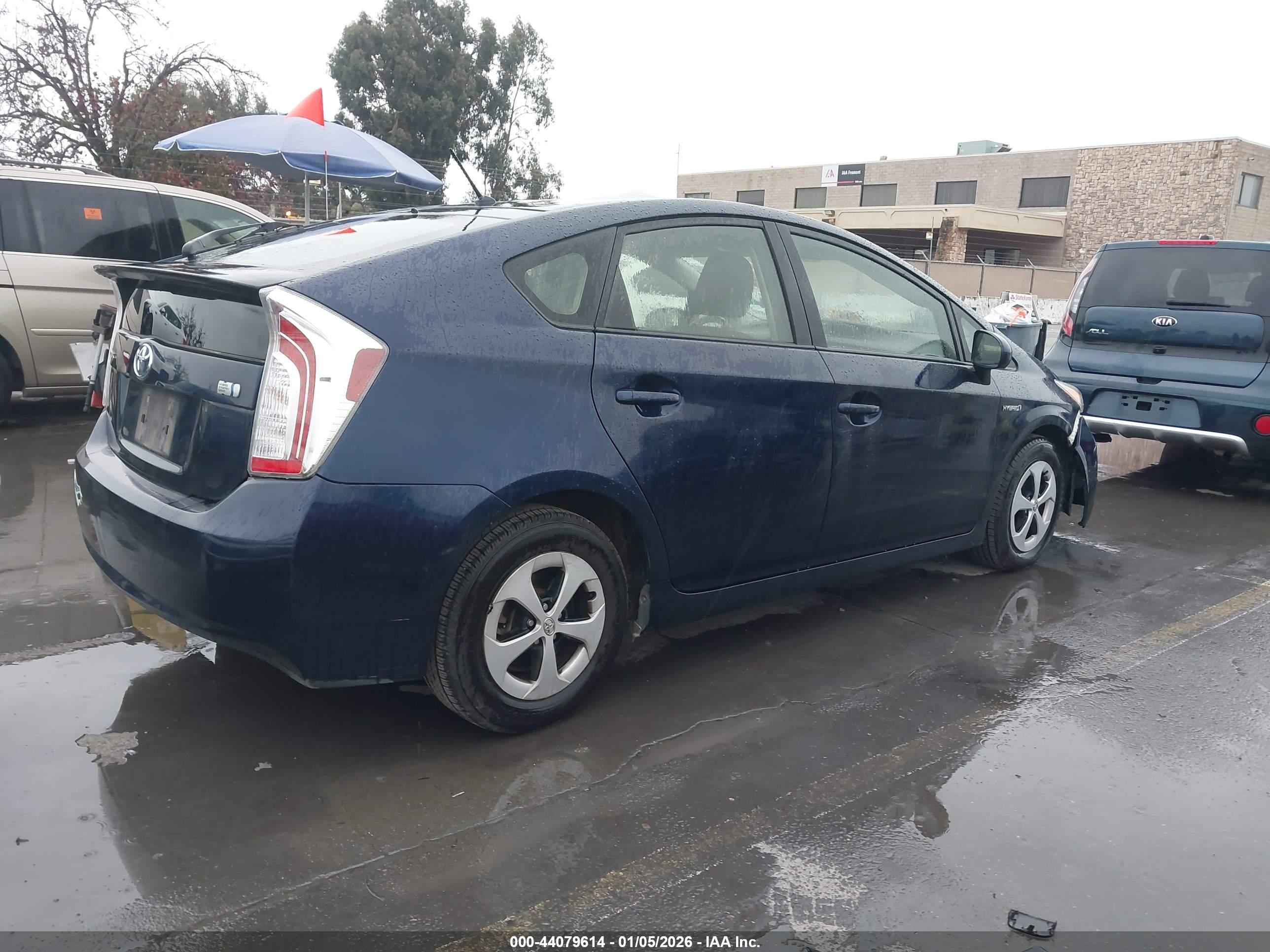 TOYOTA PRIUS image 4