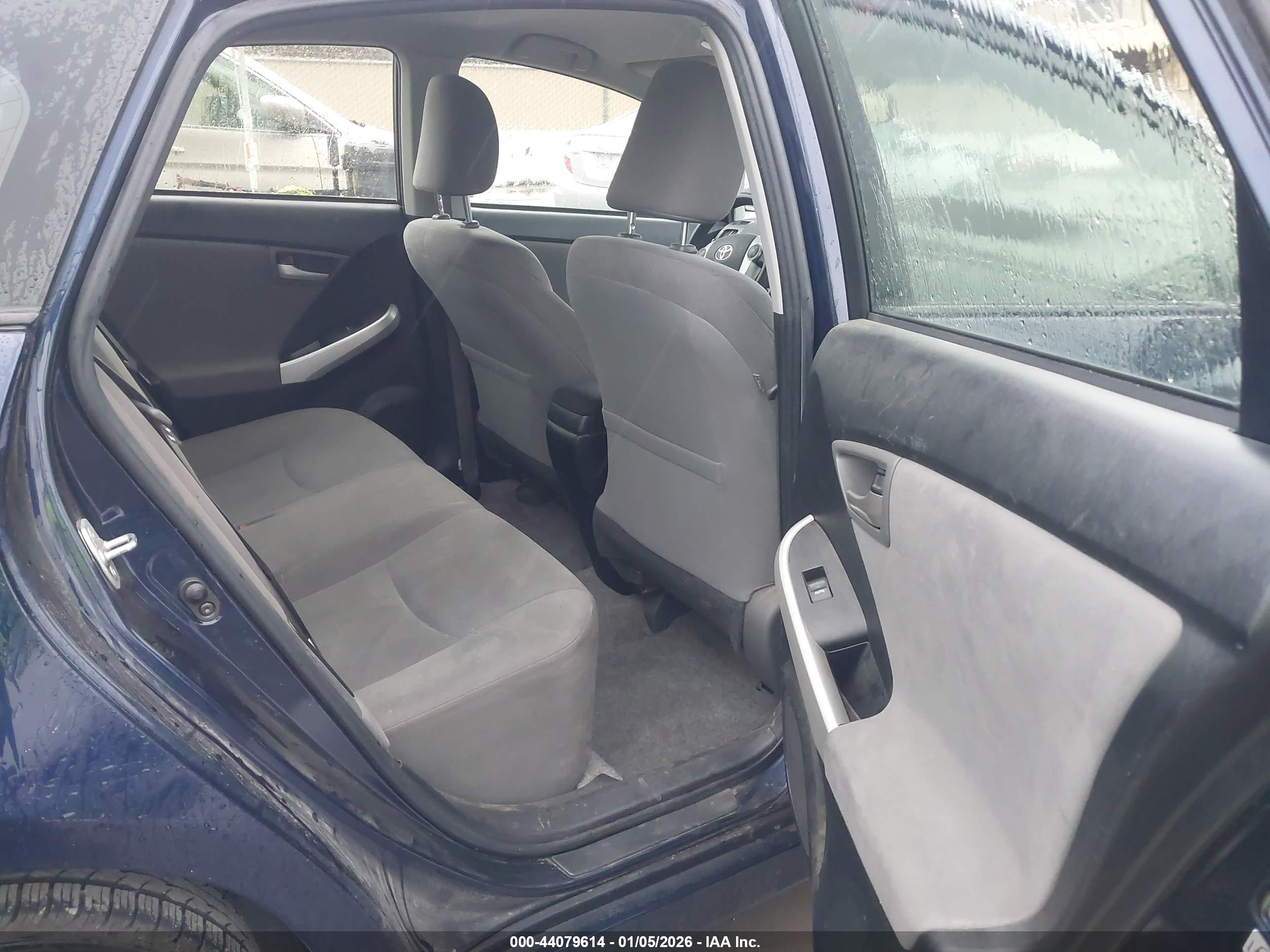 TOYOTA PRIUS image 8