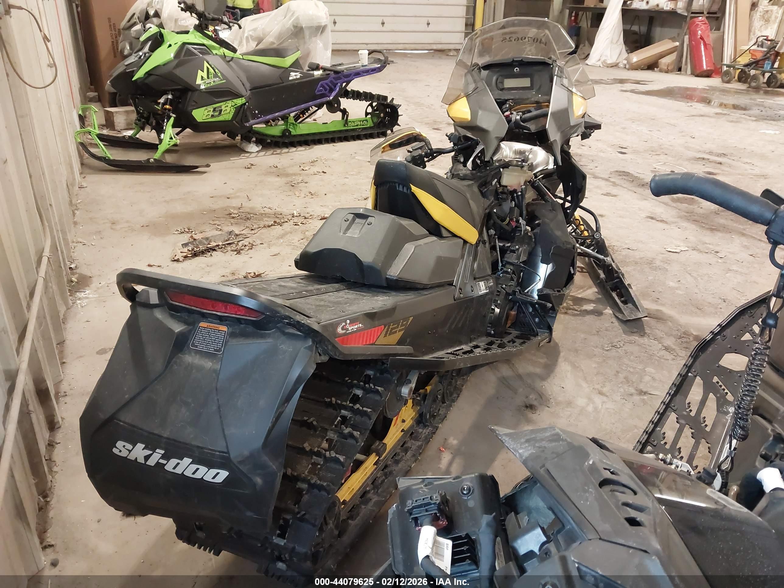 SKI-DOO MXZ image 4