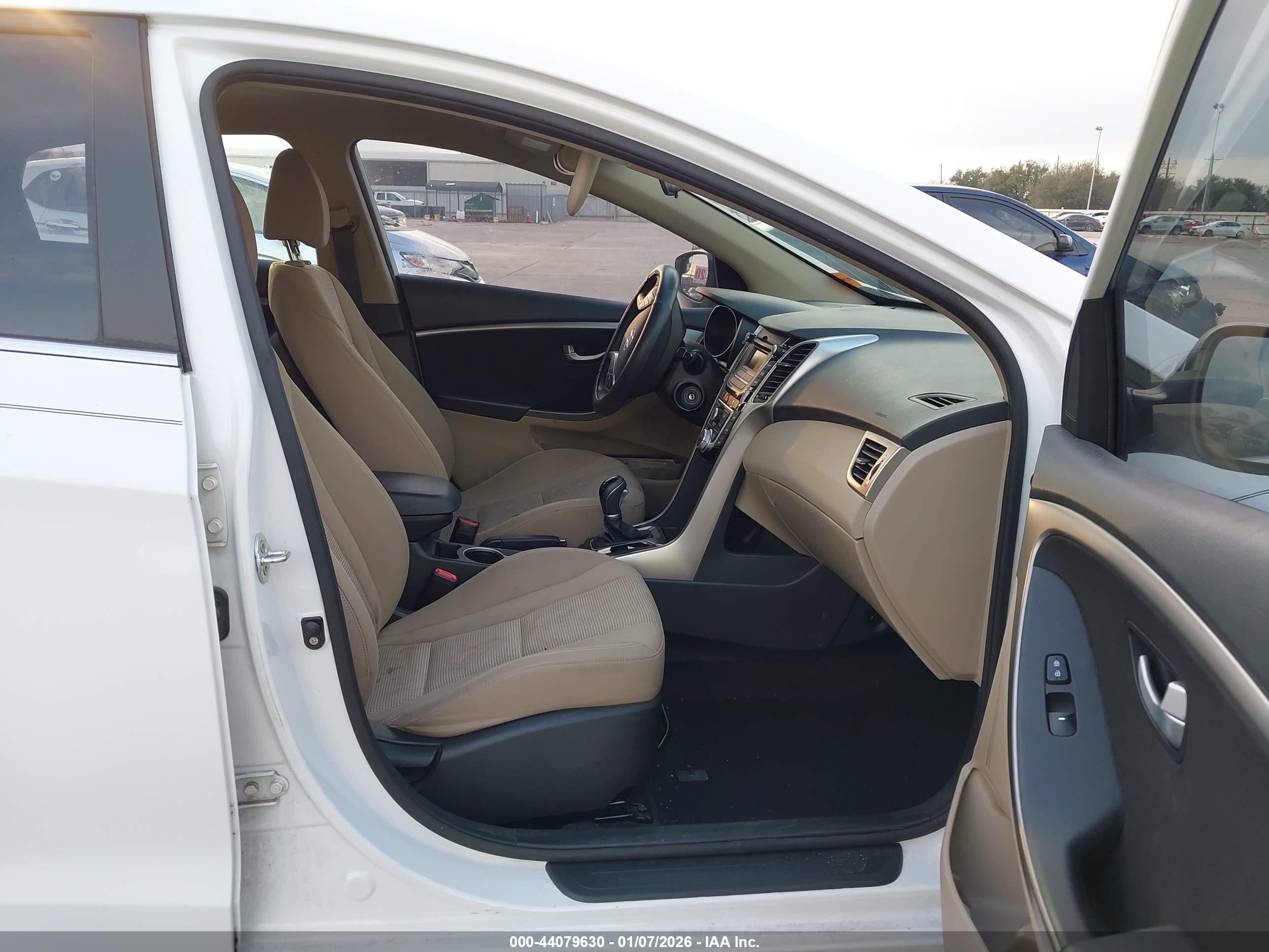 HYUNDAI ELANTRA image 5