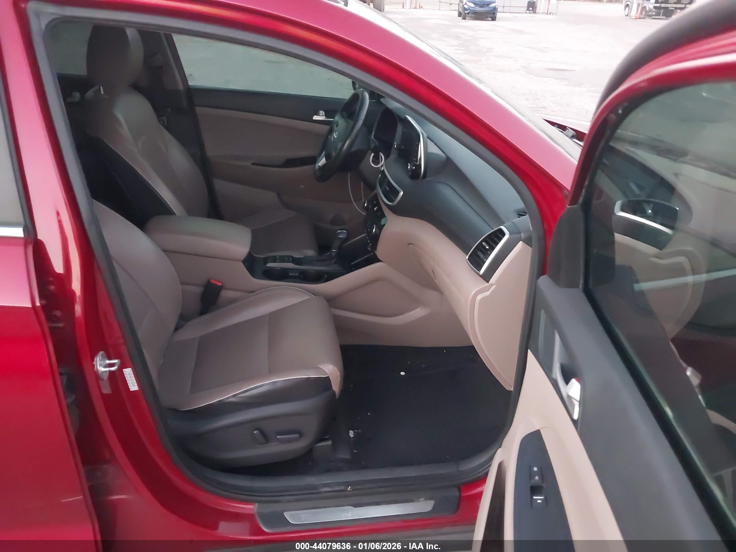 HYUNDAI TUCSON image 5