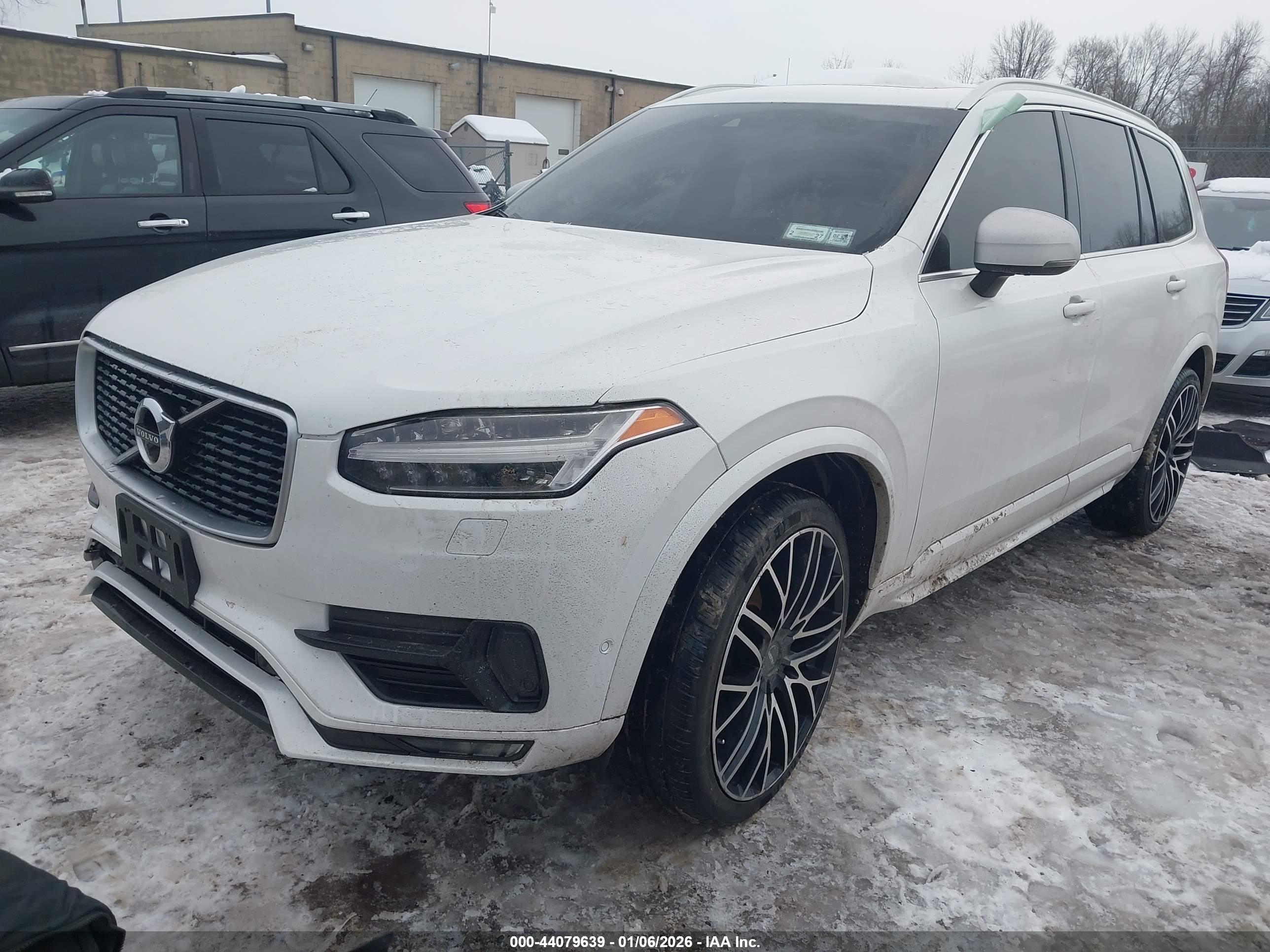 VOLVO XC90 image 2