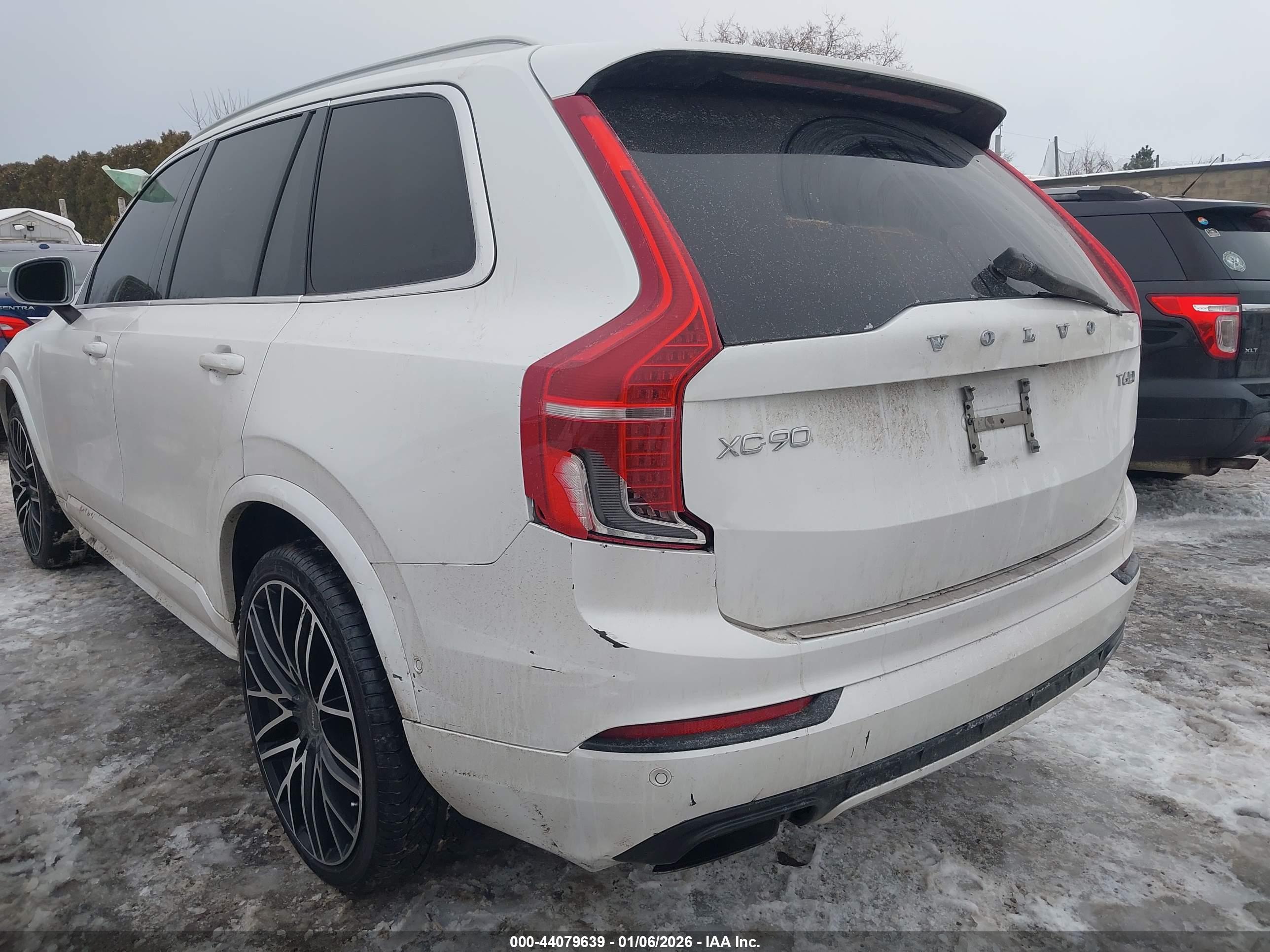 VOLVO XC90 image 6