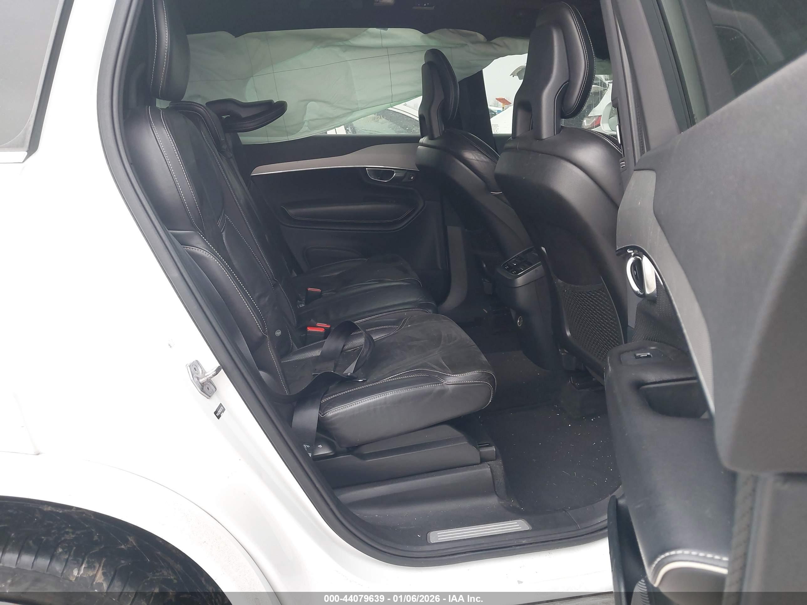 VOLVO XC90 image 8