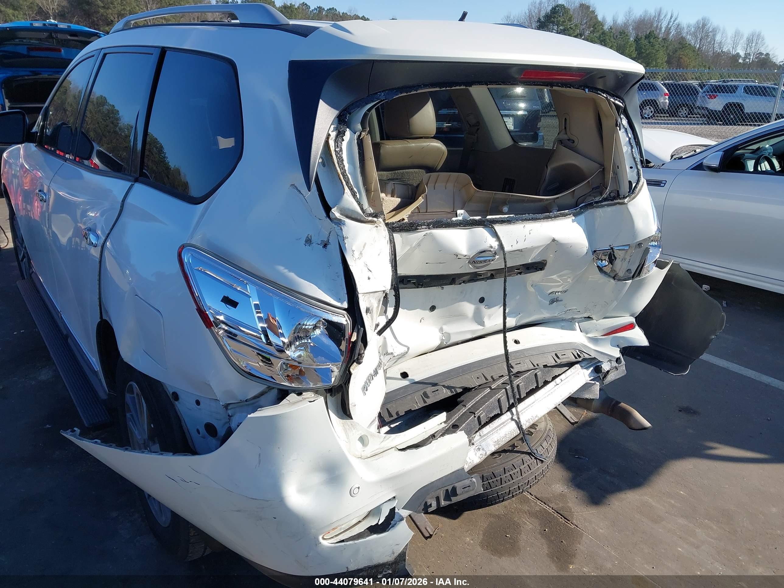 NISSAN PATHFINDER image 6