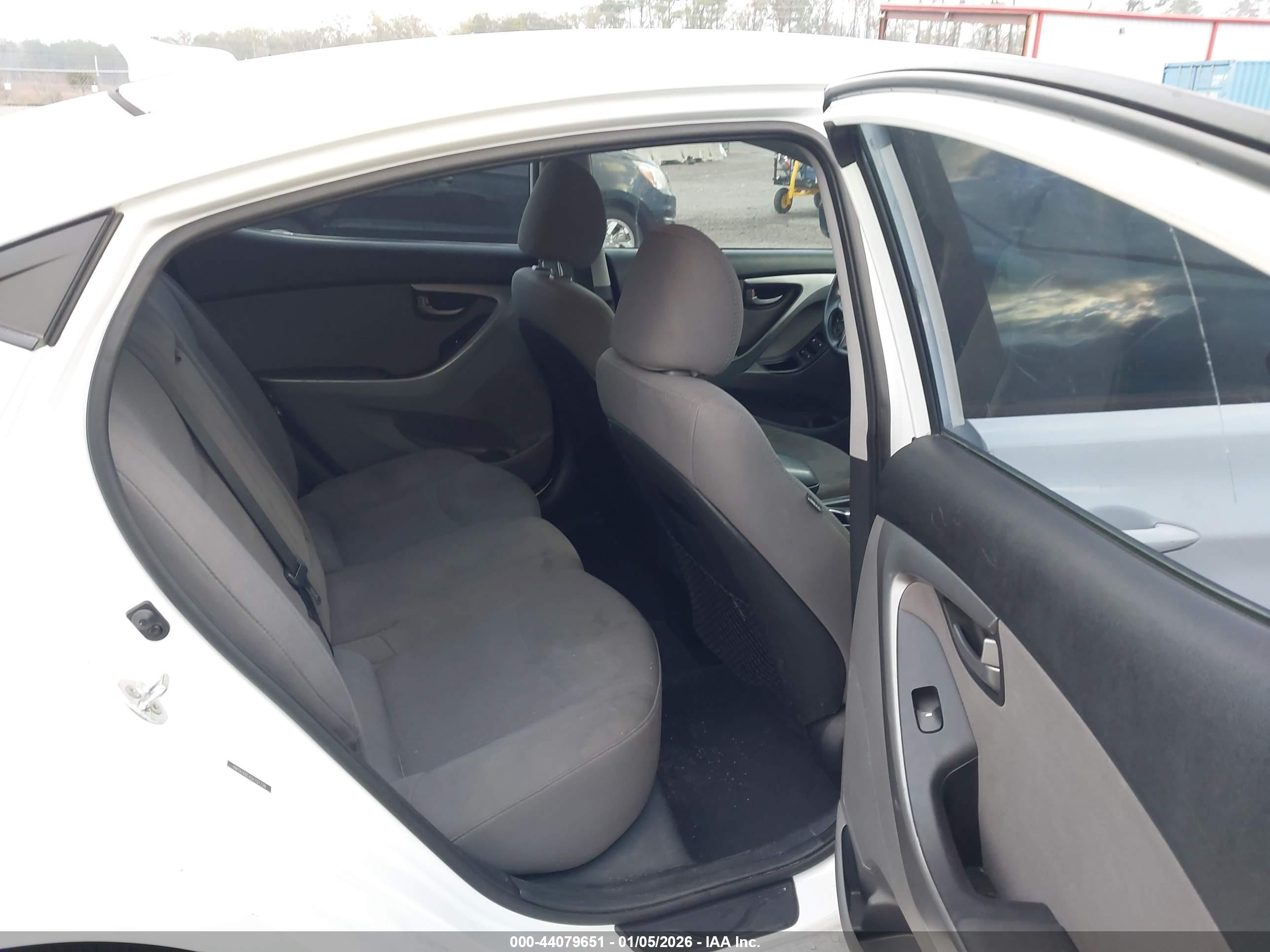 HYUNDAI ELANTRA image 8
