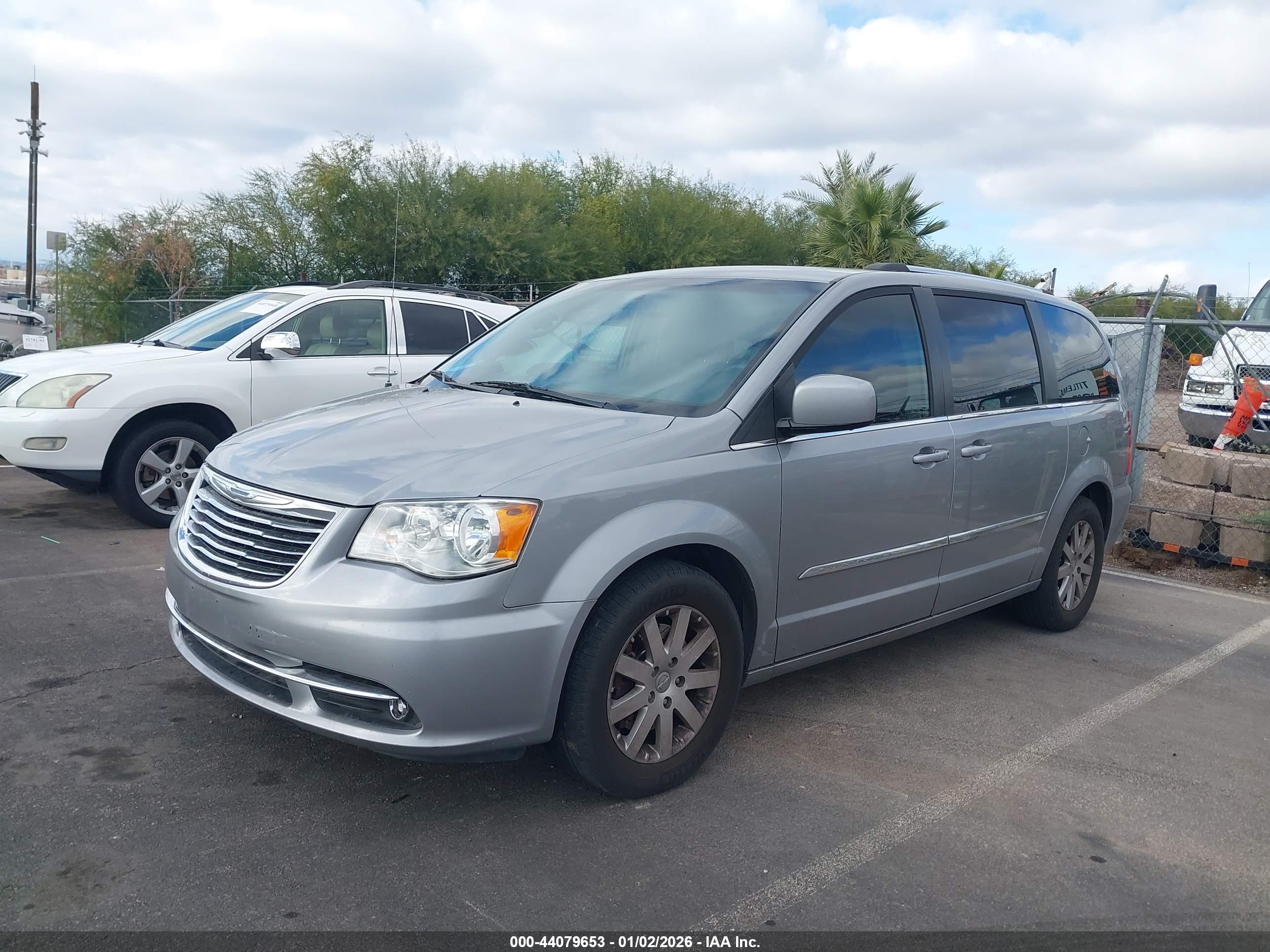CHRYSLER TOWN image 2