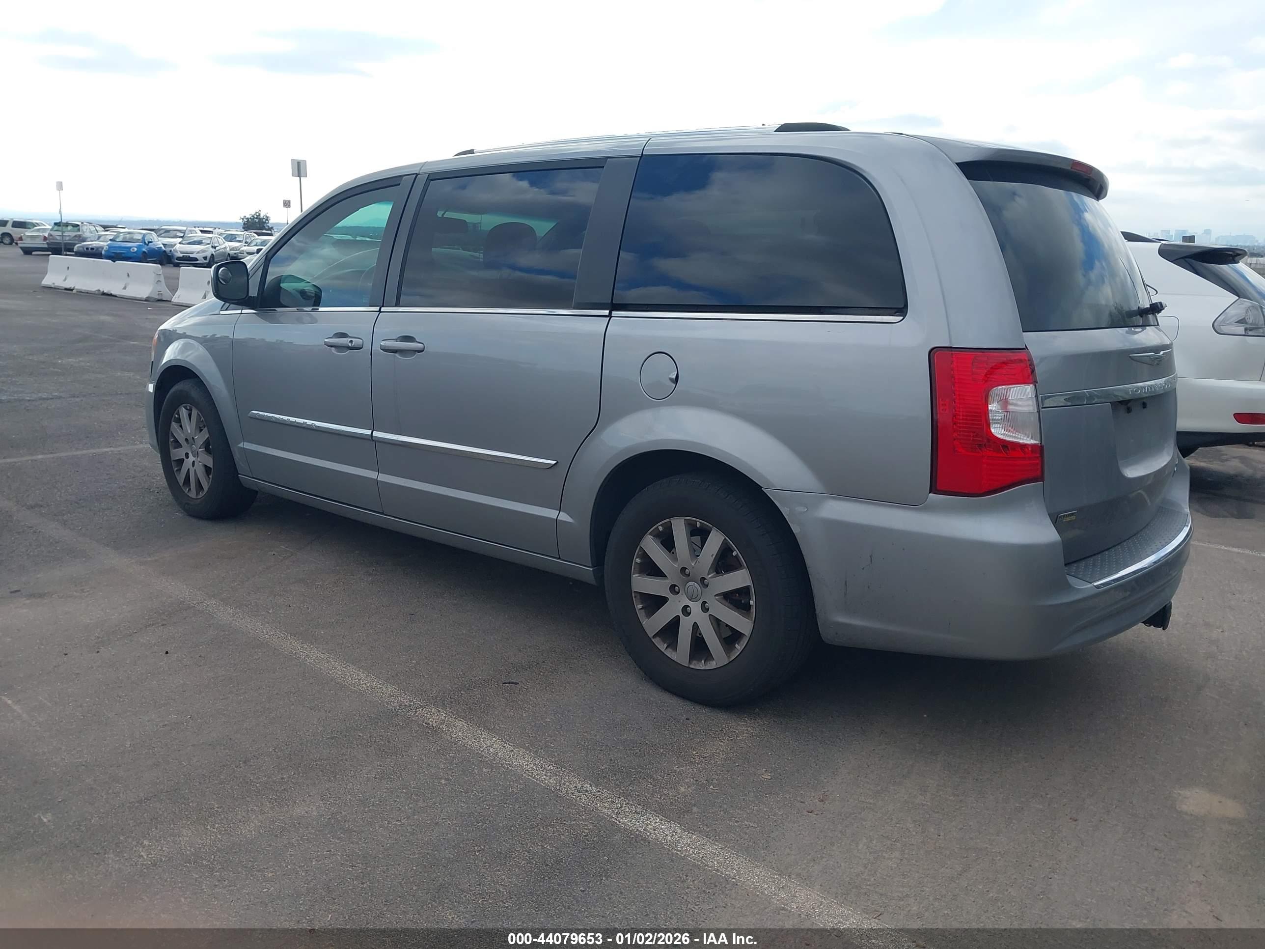 CHRYSLER TOWN image 3