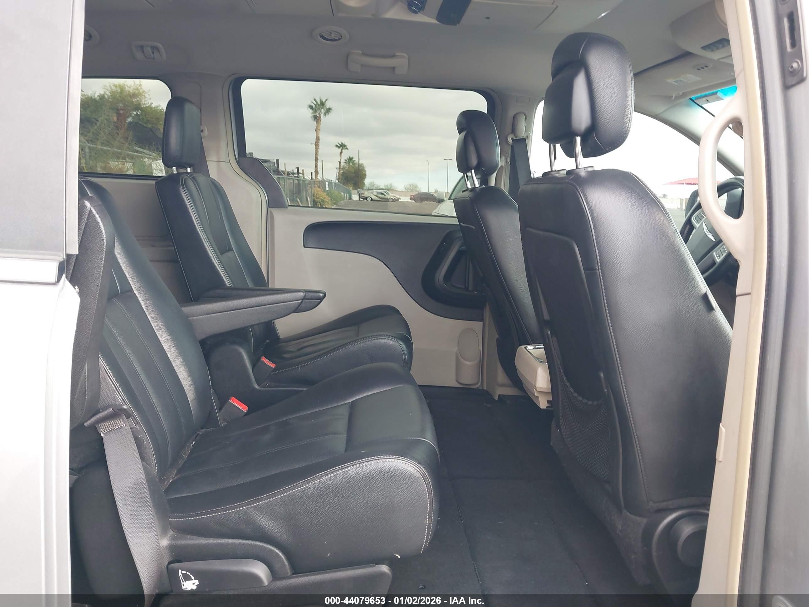 CHRYSLER TOWN image 8