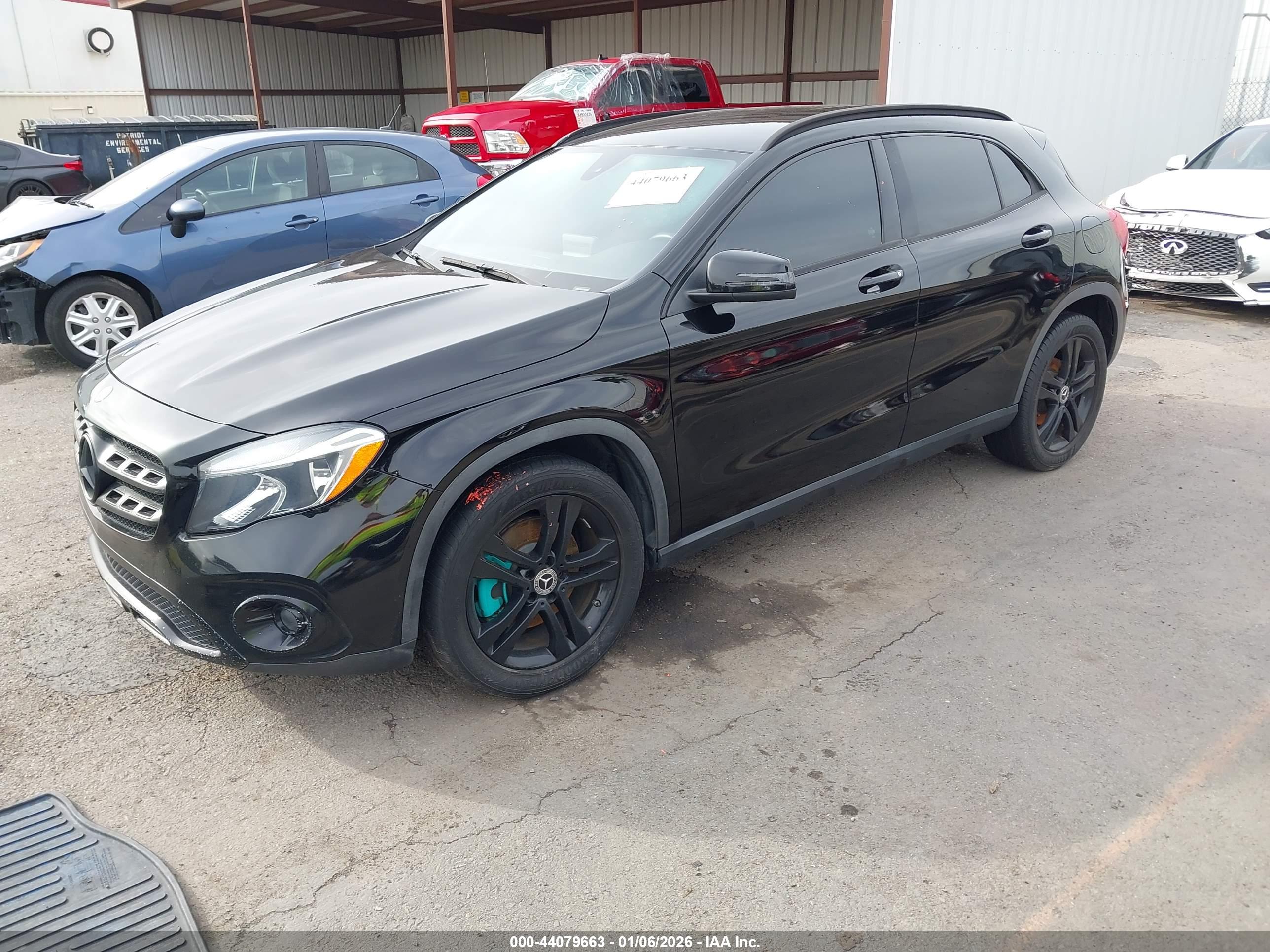 MERCEDES-BENZ GLA image 2