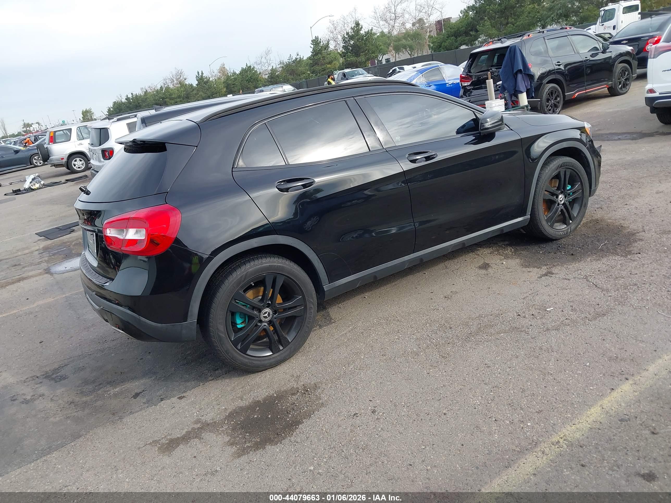 MERCEDES-BENZ GLA image 4