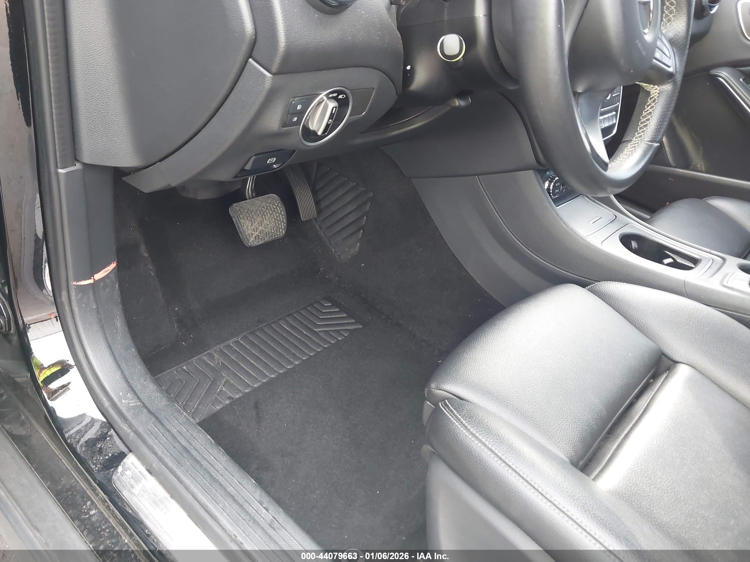 MERCEDES-BENZ GLA image 6