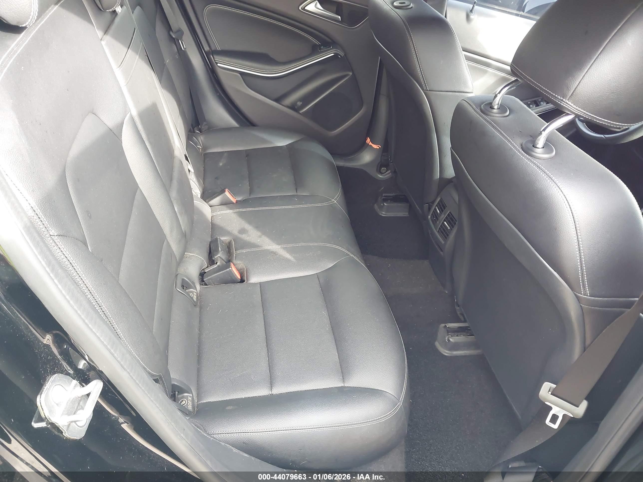 MERCEDES-BENZ GLA image 8