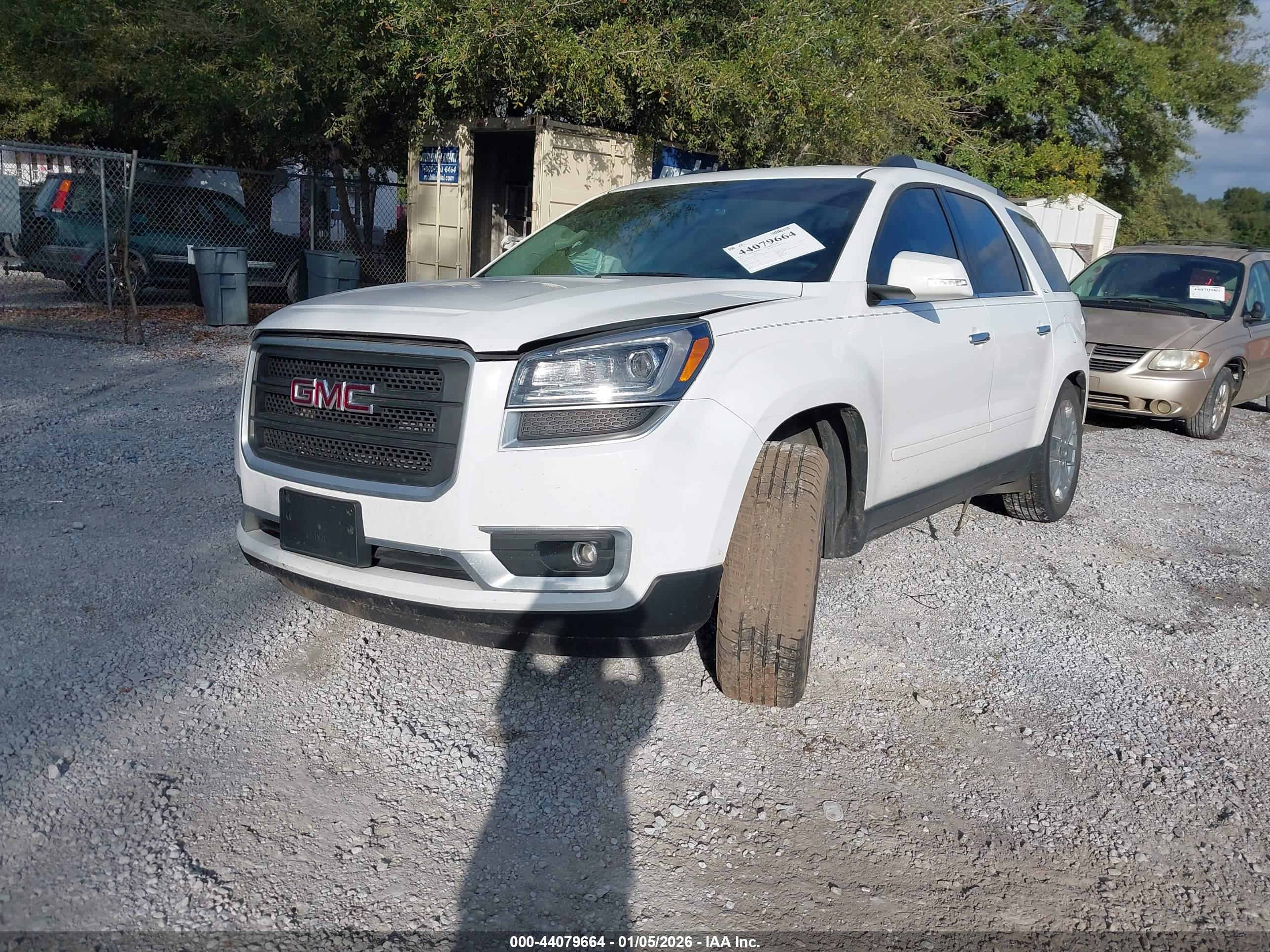 GMC ACADIA image 2