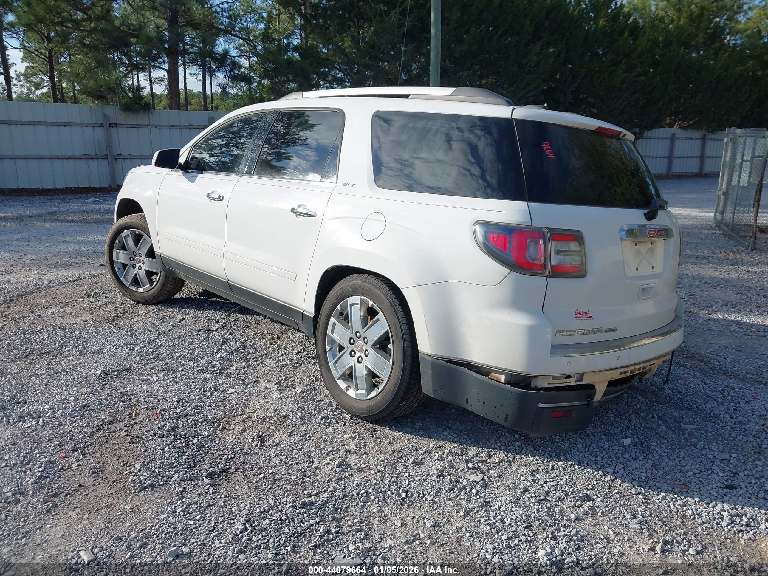 GMC ACADIA image 3
