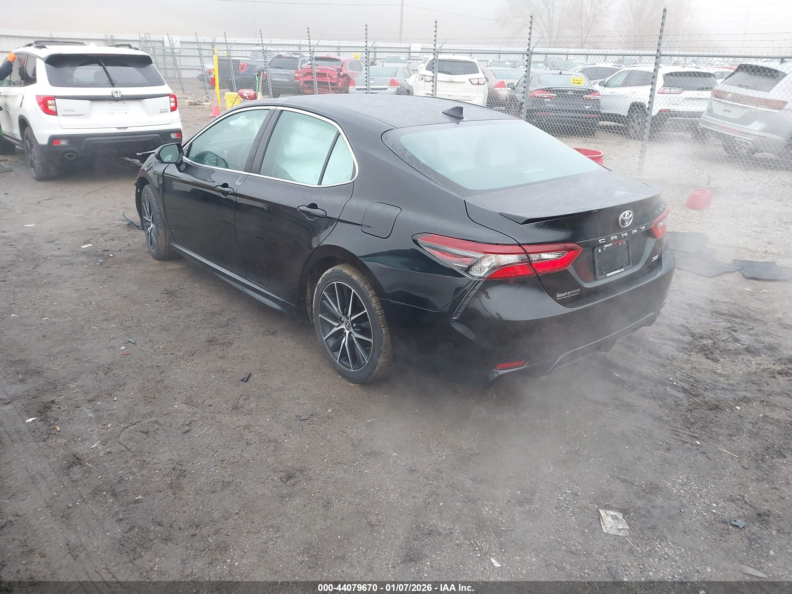TOYOTA CAMRY image 3