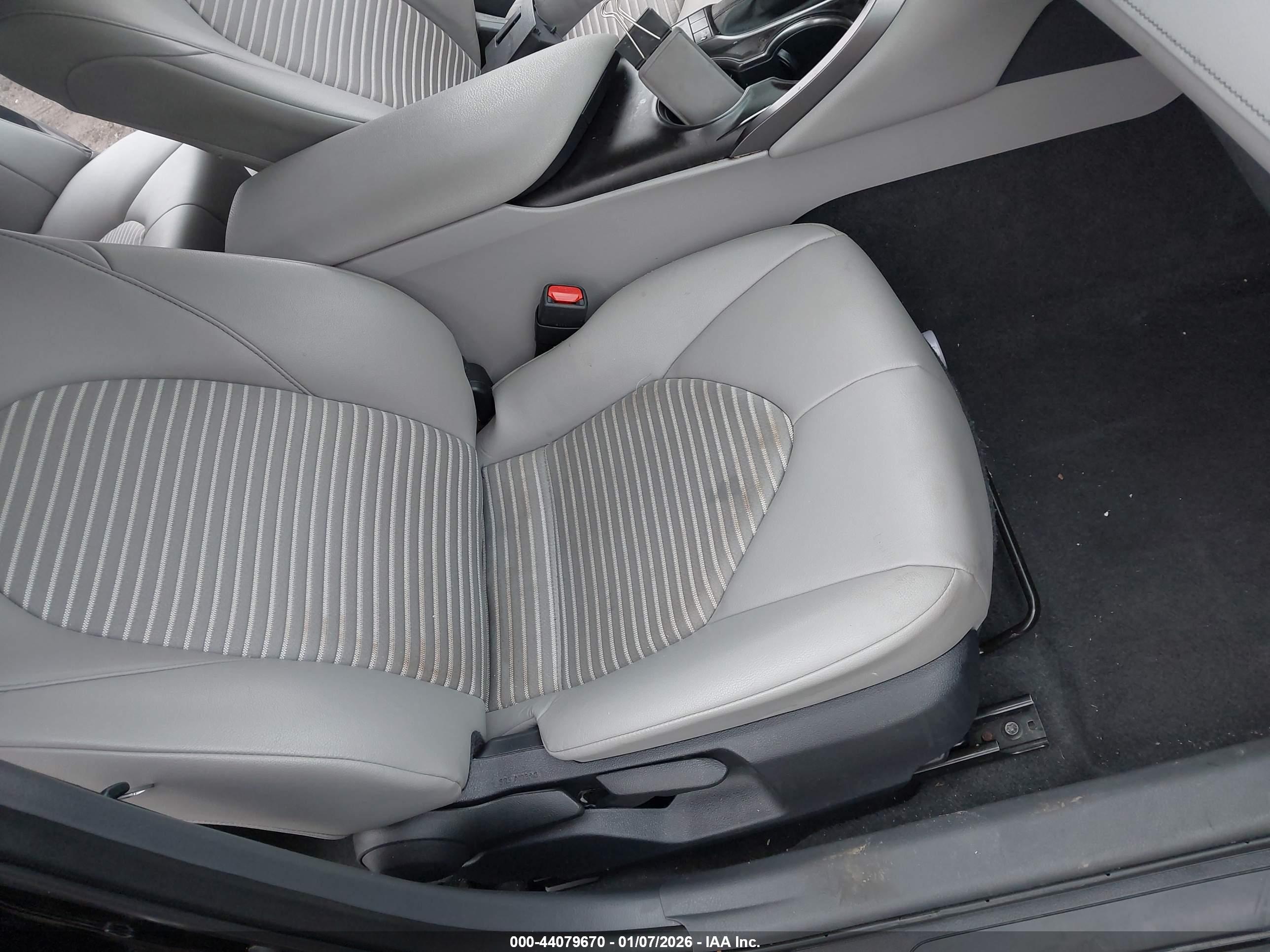 TOYOTA CAMRY image 5