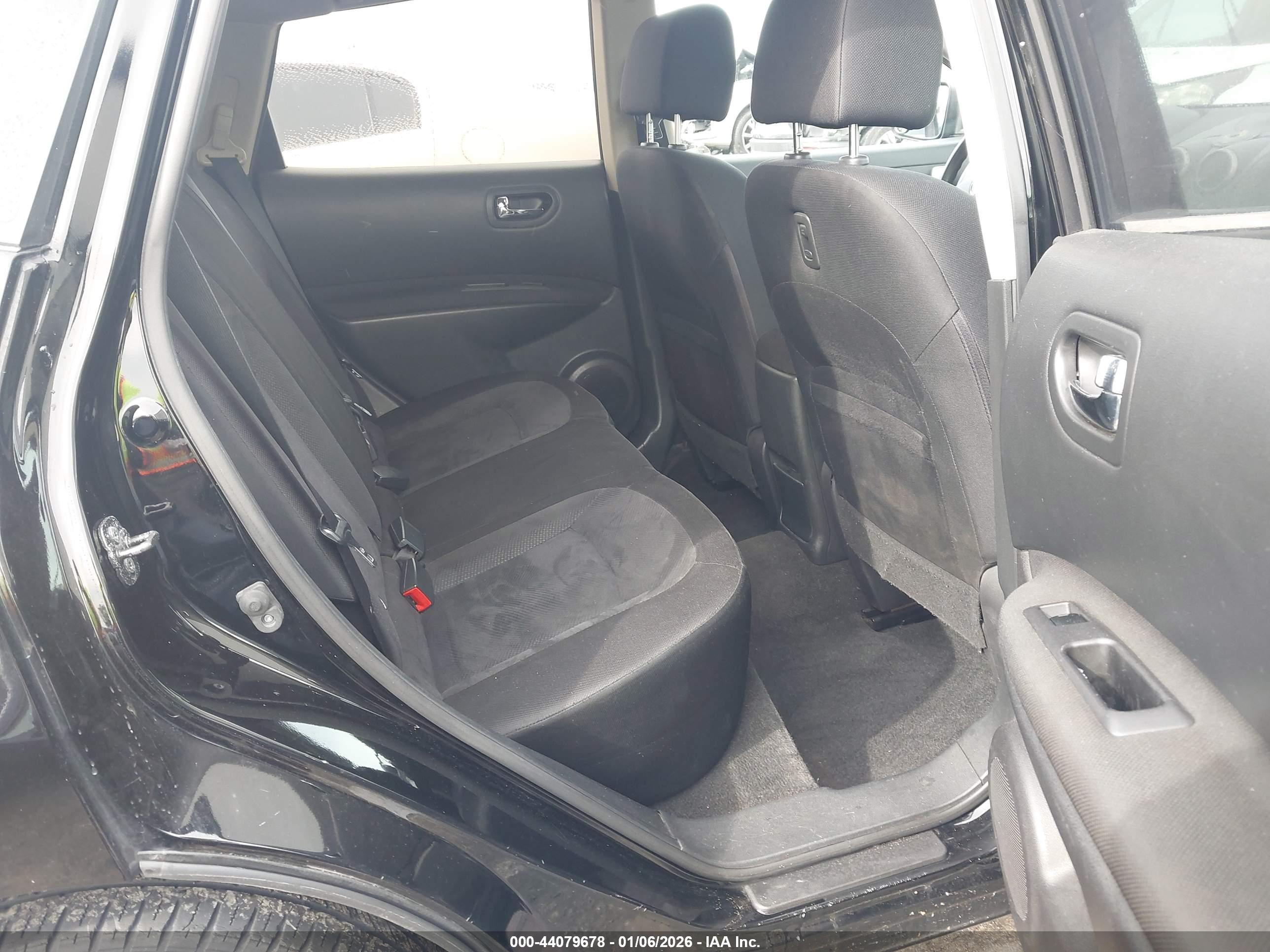 NISSAN ROGUE image 8