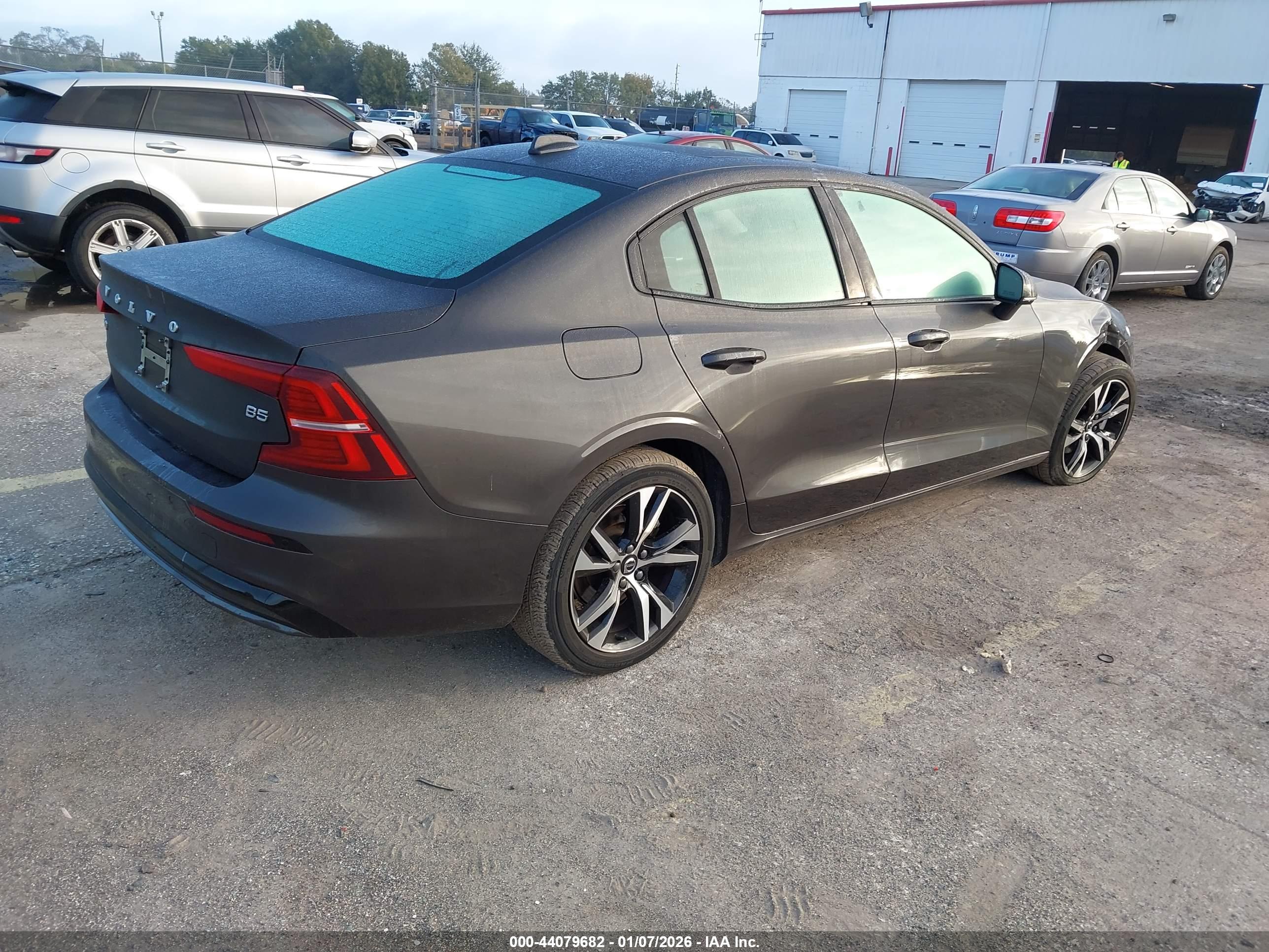 VOLVO S60 image 4