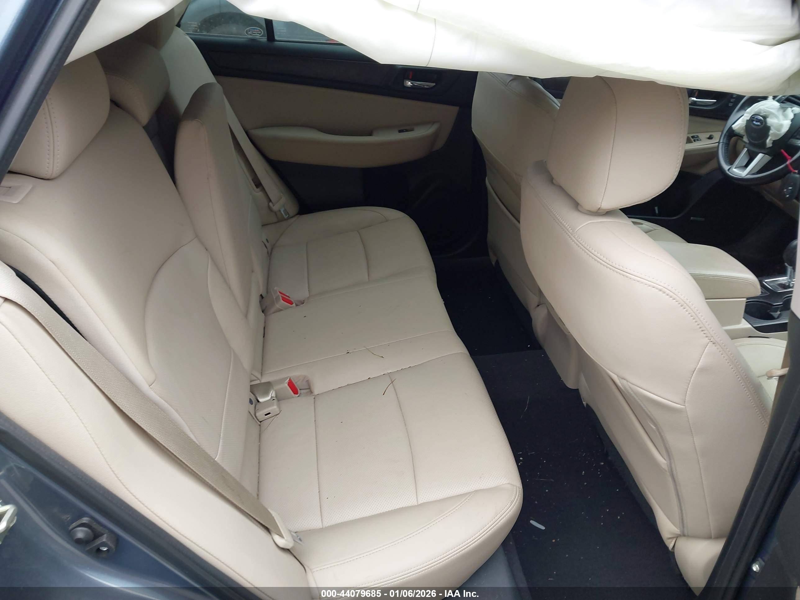 SUBARU OUTBACK image 8