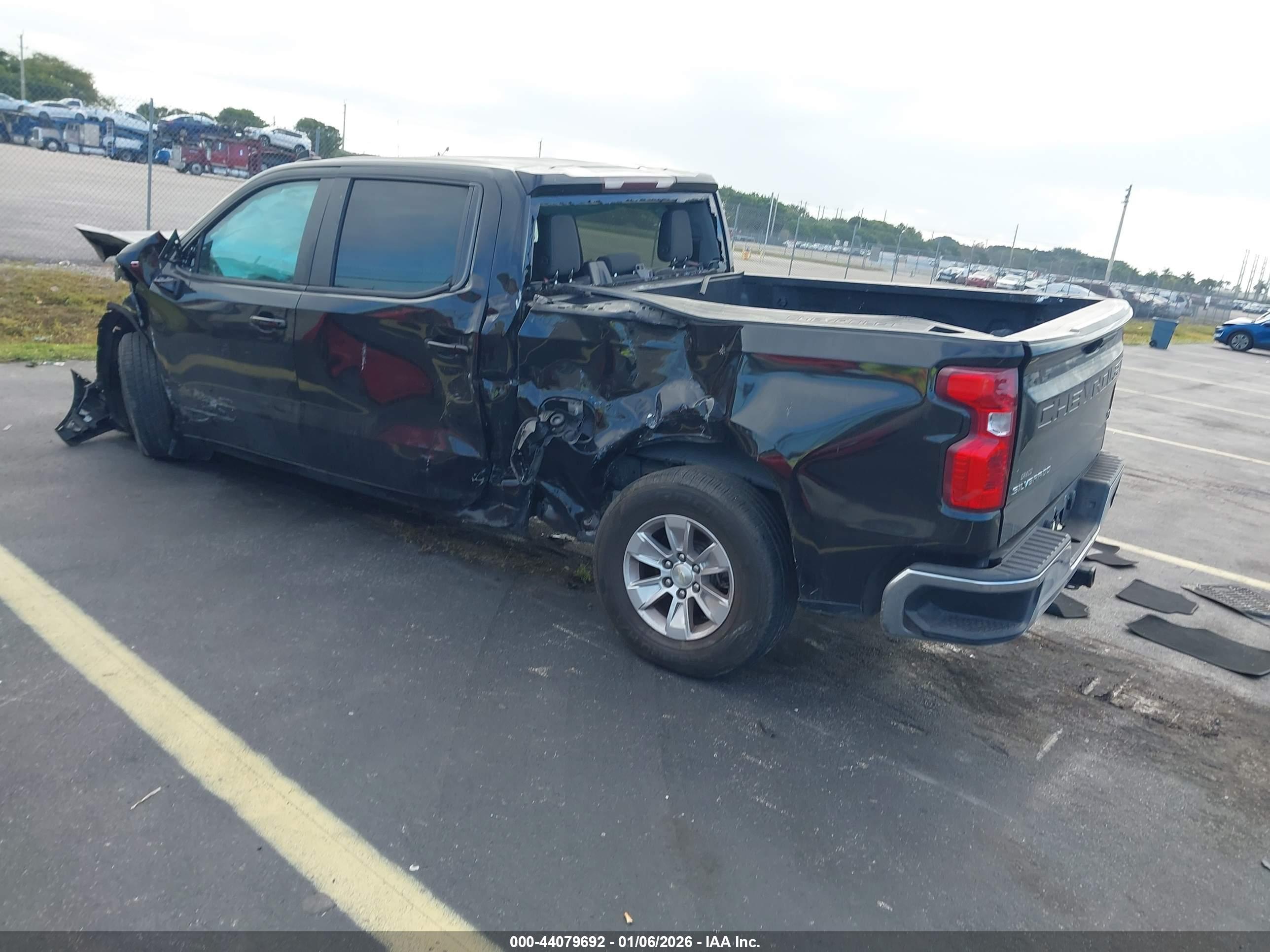 CHEVROLET SILVERADO image 3