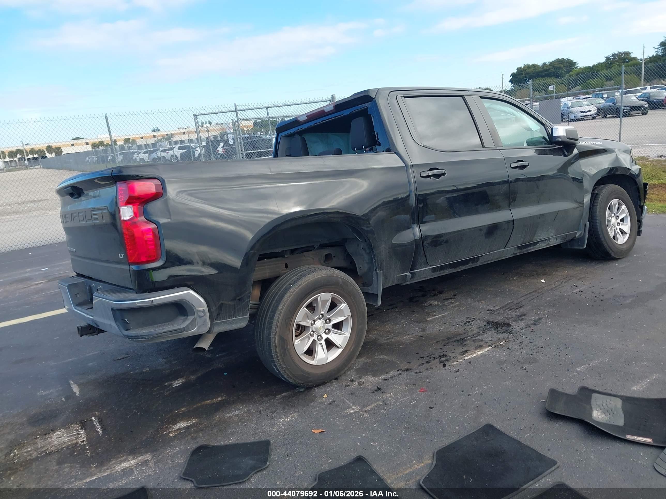 CHEVROLET SILVERADO image 4