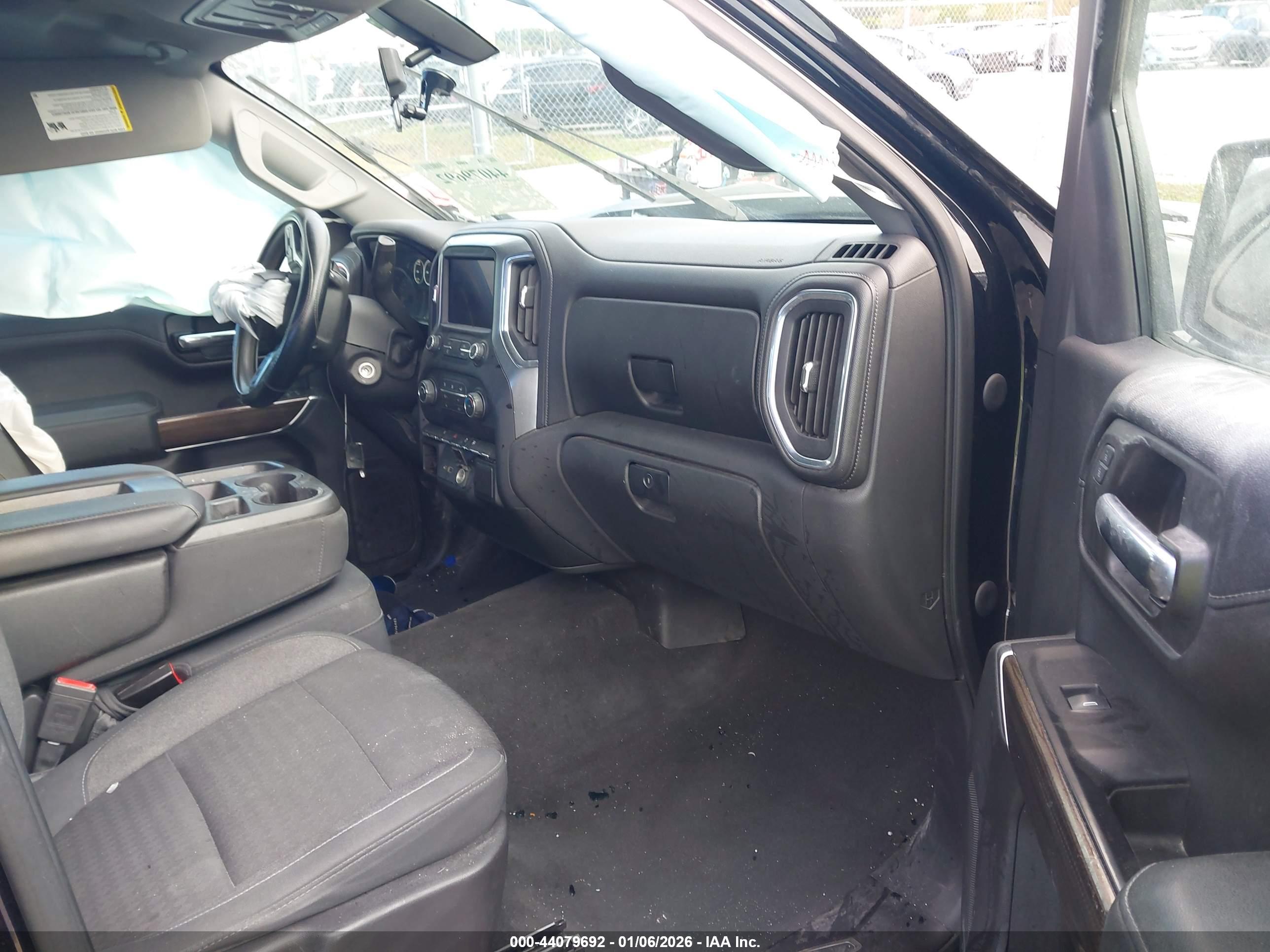 CHEVROLET SILVERADO image 5