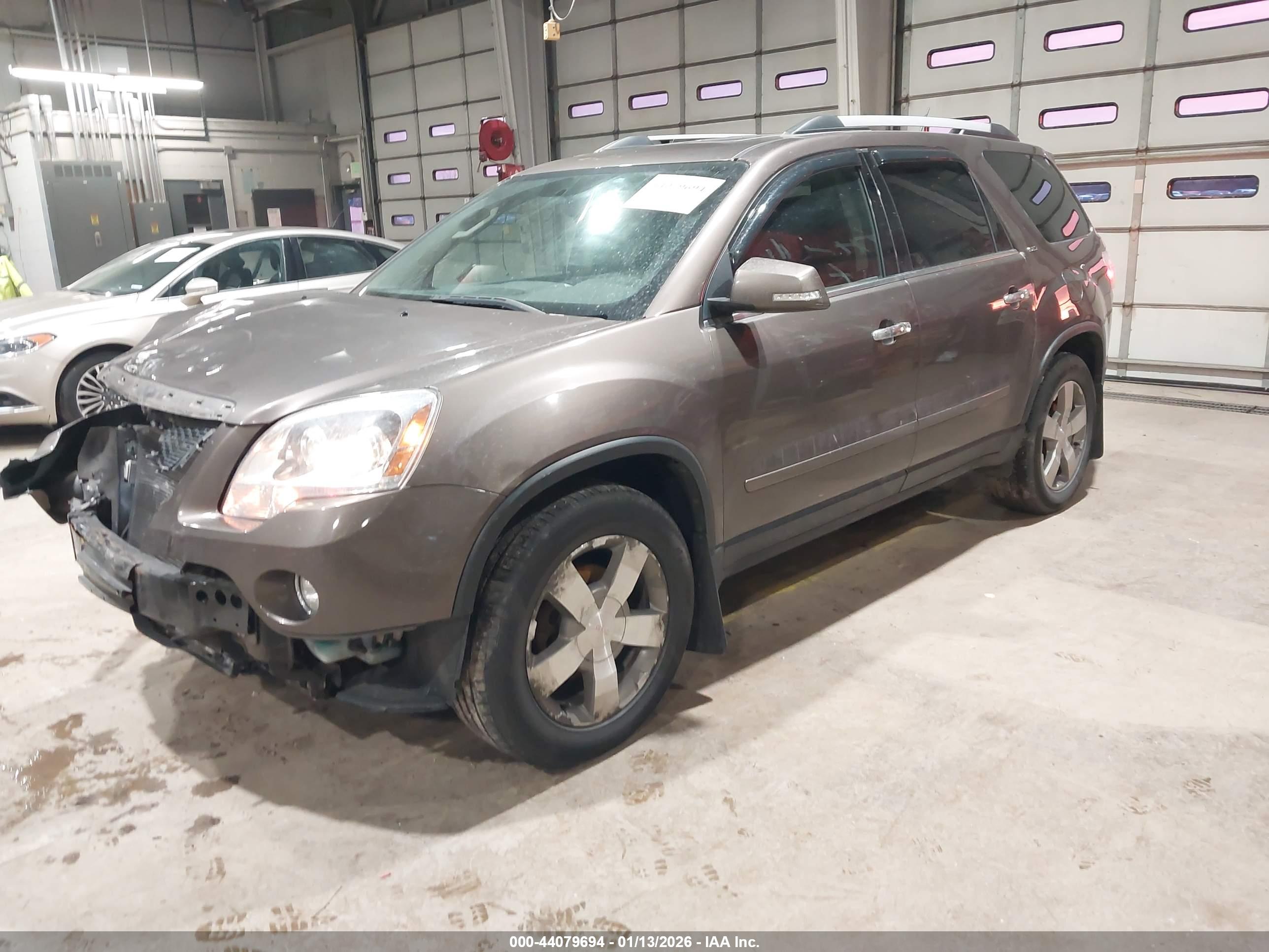 GMC ACADIA image 2