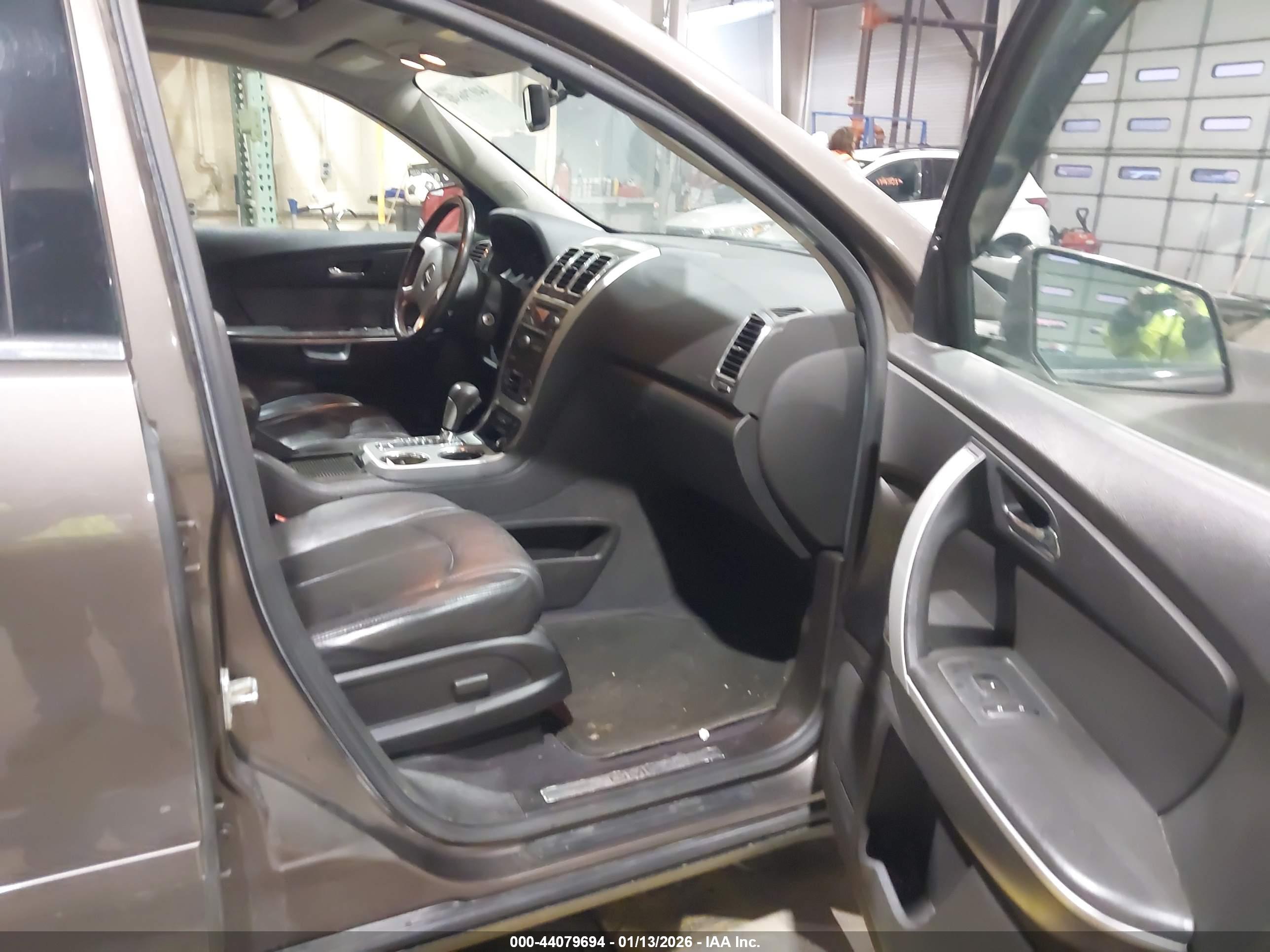 GMC ACADIA image 5