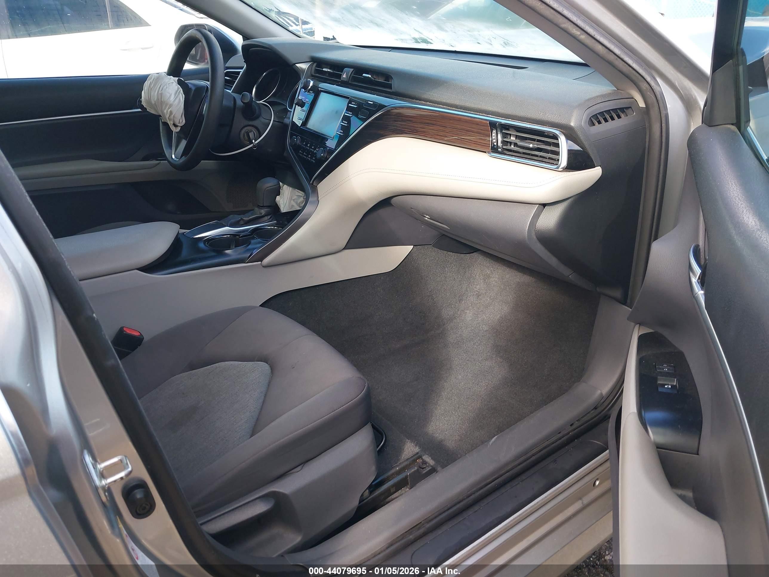 TOYOTA CAMRY image 5