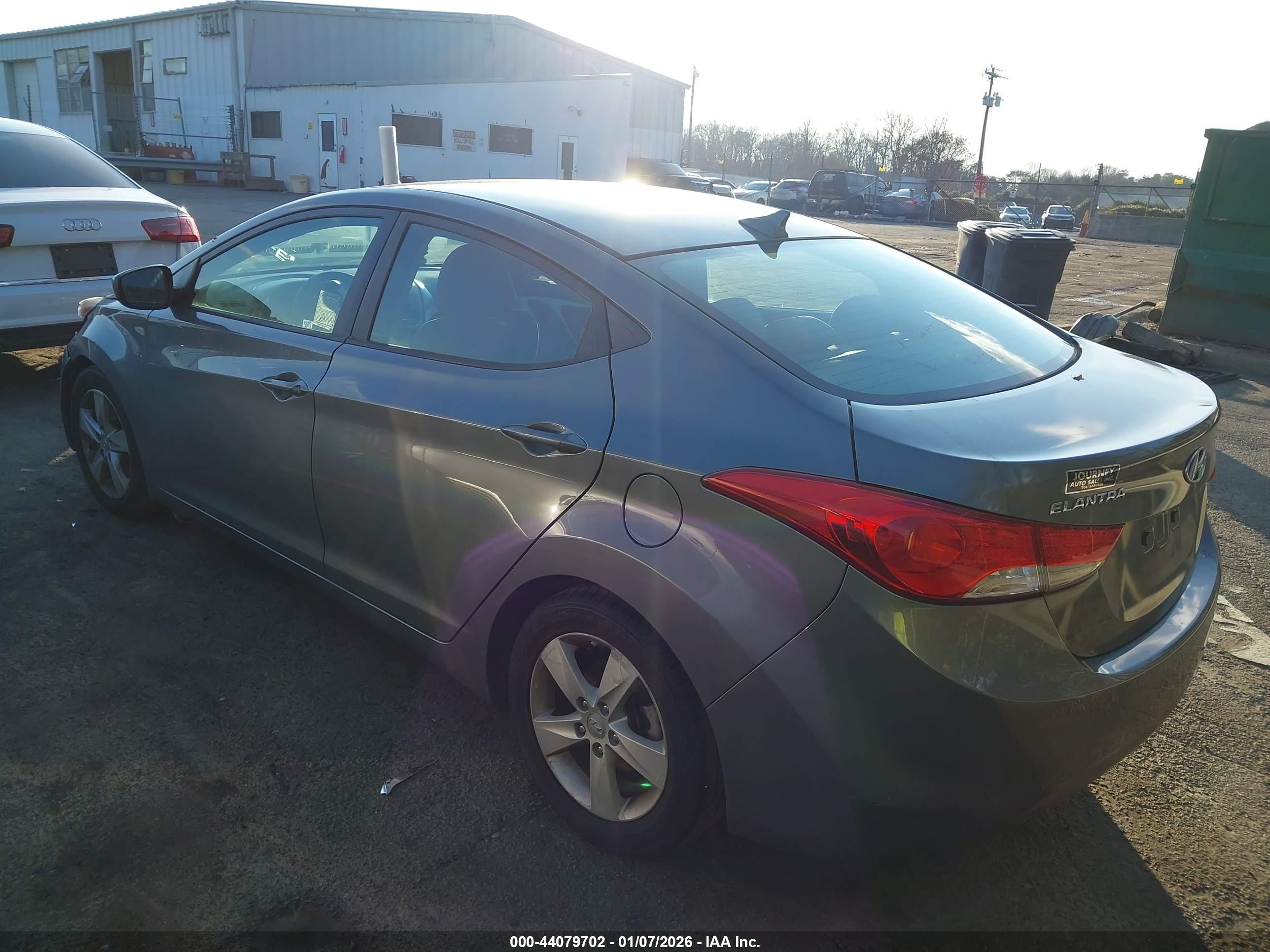 HYUNDAI ELANTRA image 3