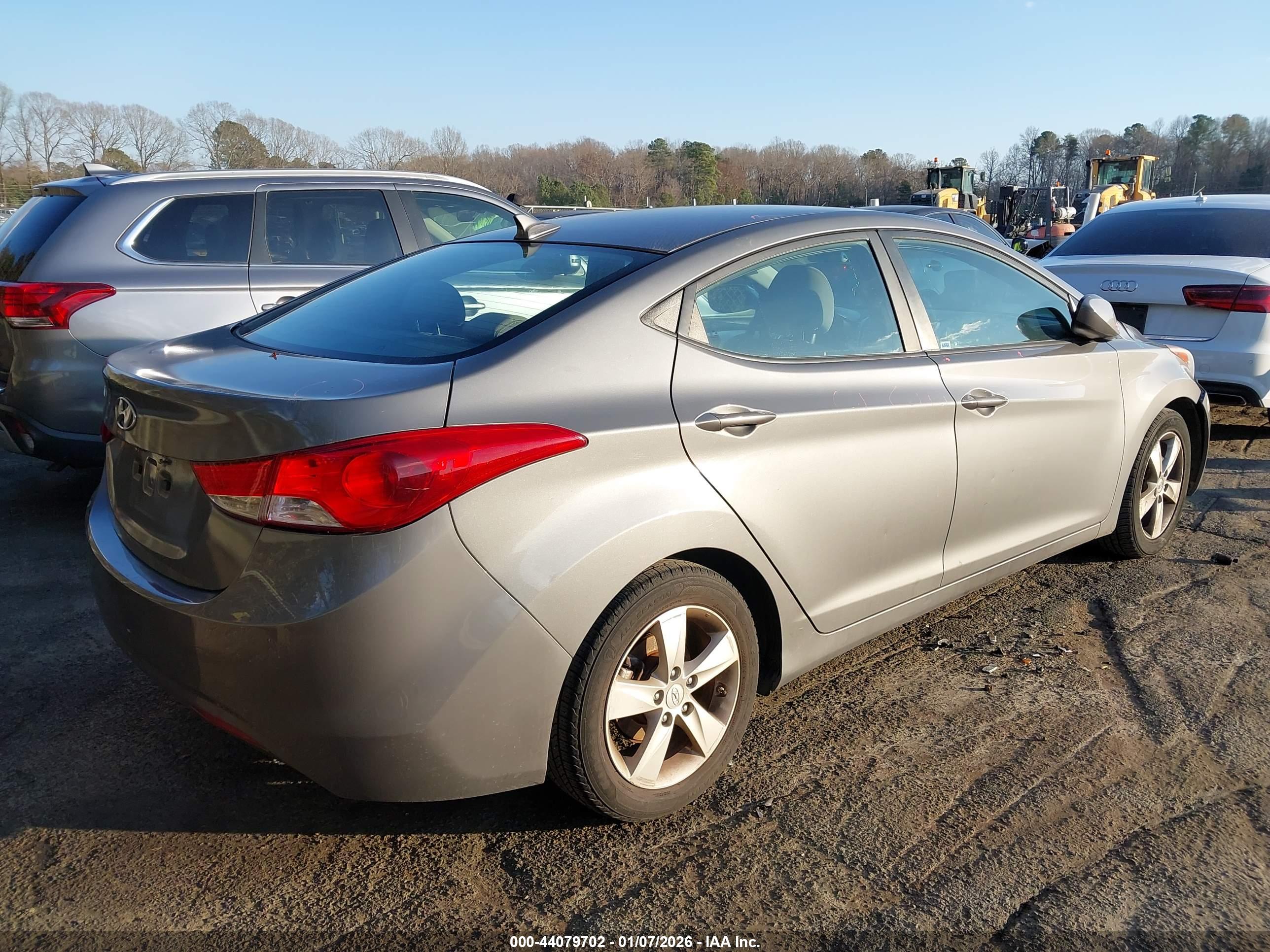 HYUNDAI ELANTRA image 4