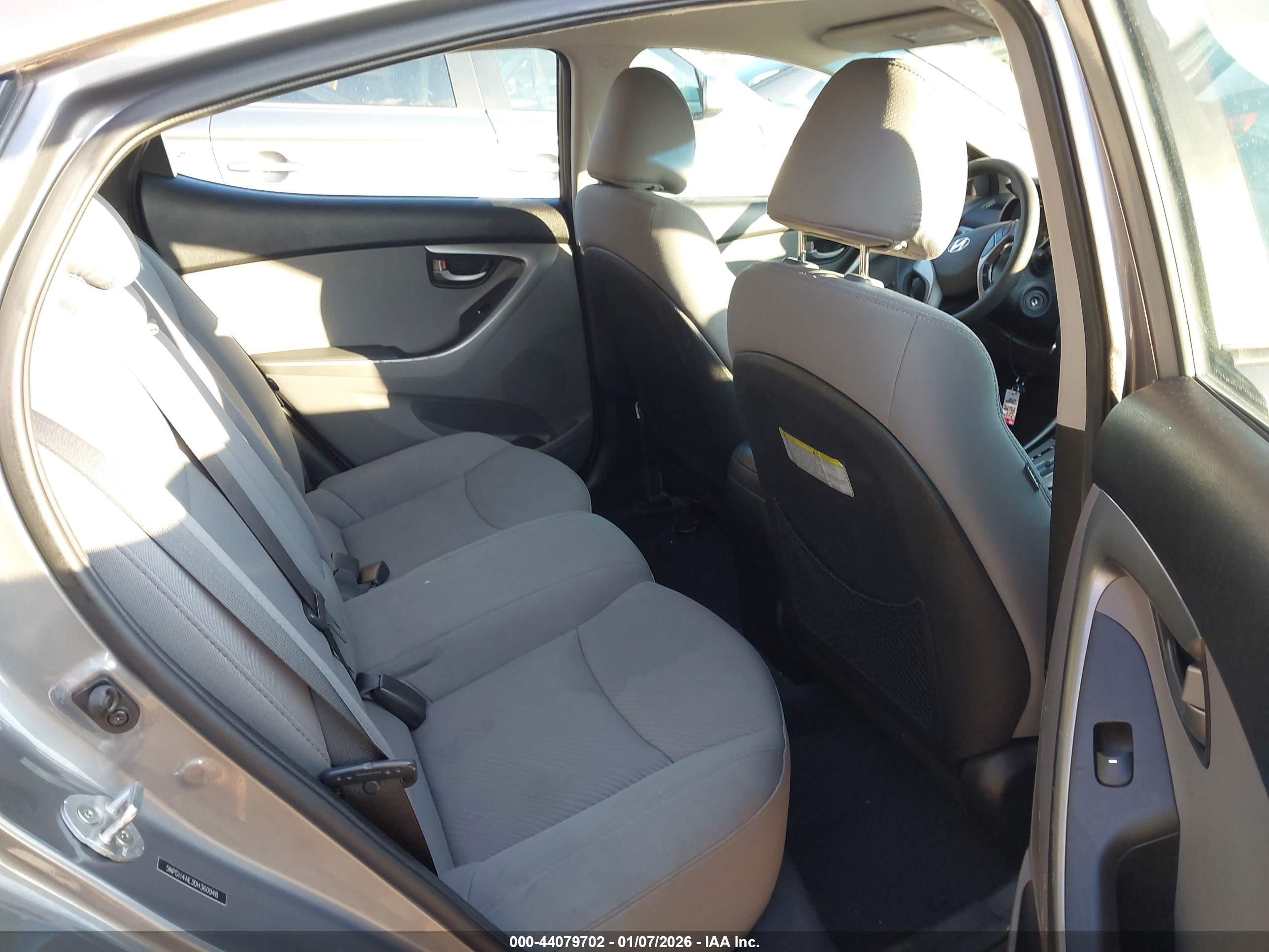 HYUNDAI ELANTRA image 8