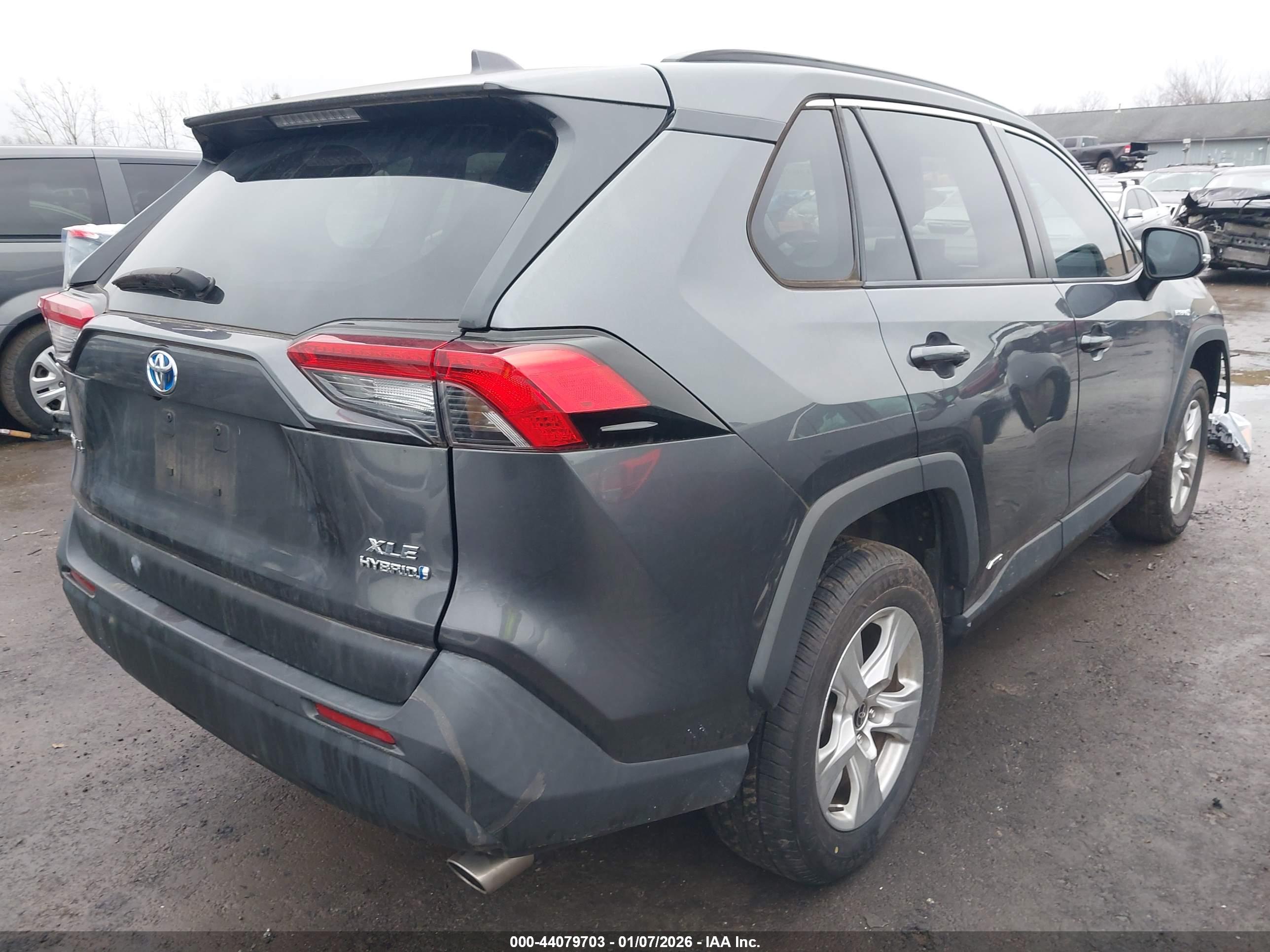 TOYOTA RAV4 image 4
