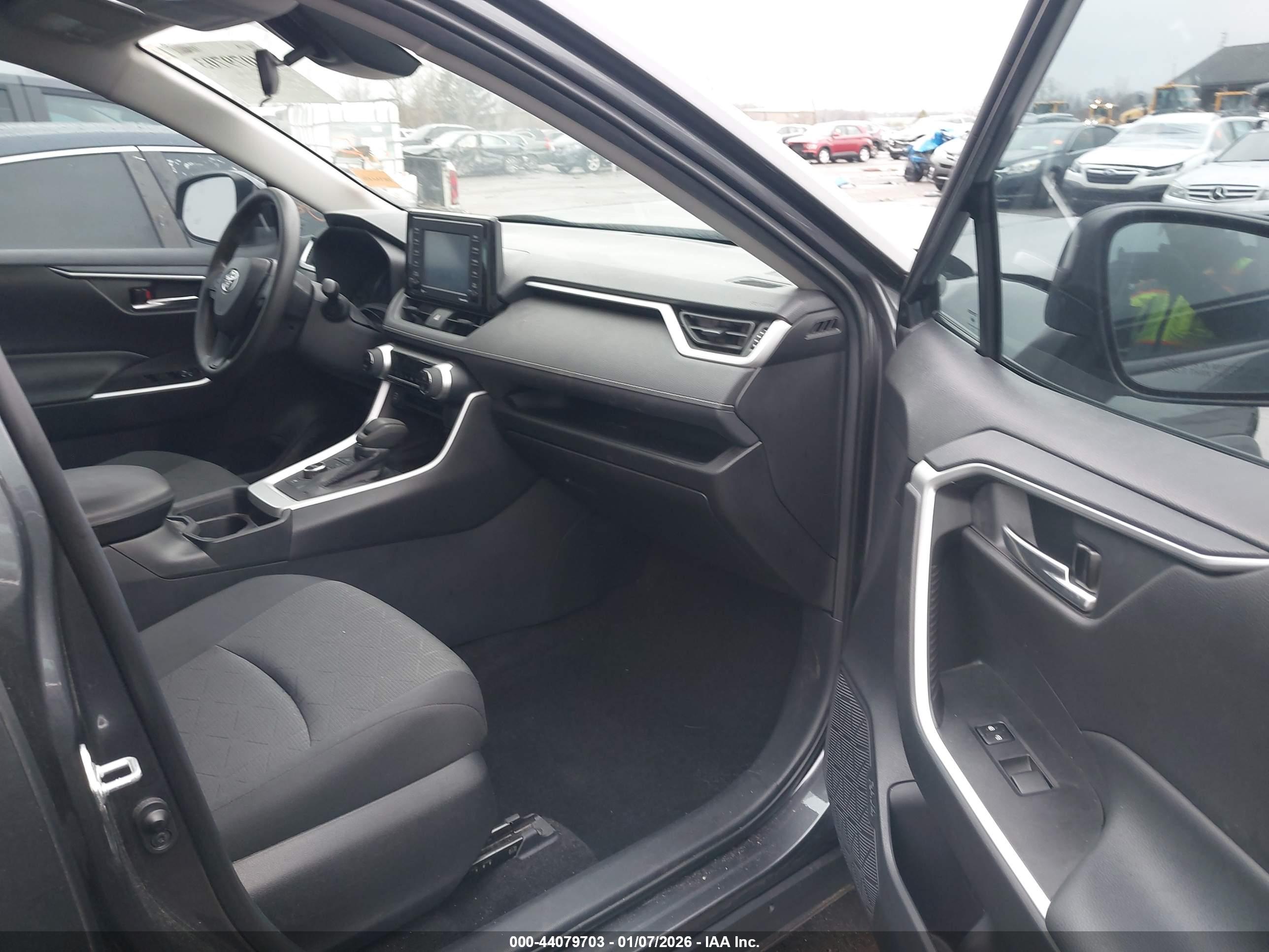 TOYOTA RAV4 image 5