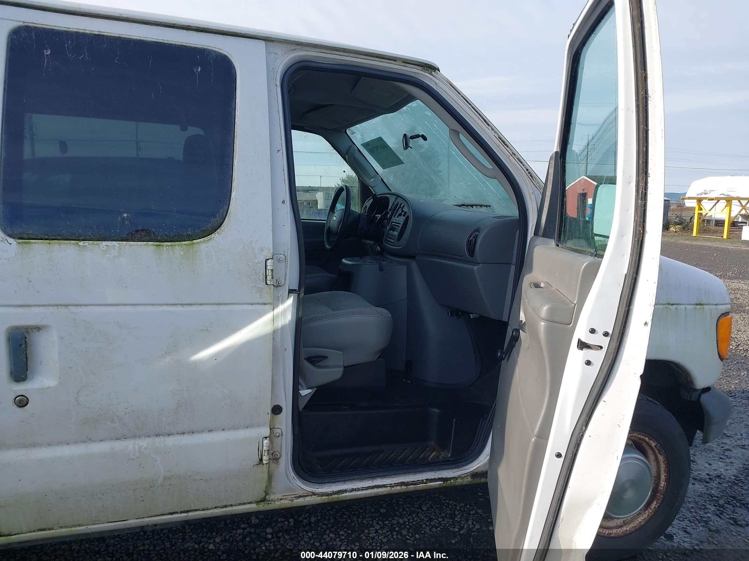 FORD E-250 image 5